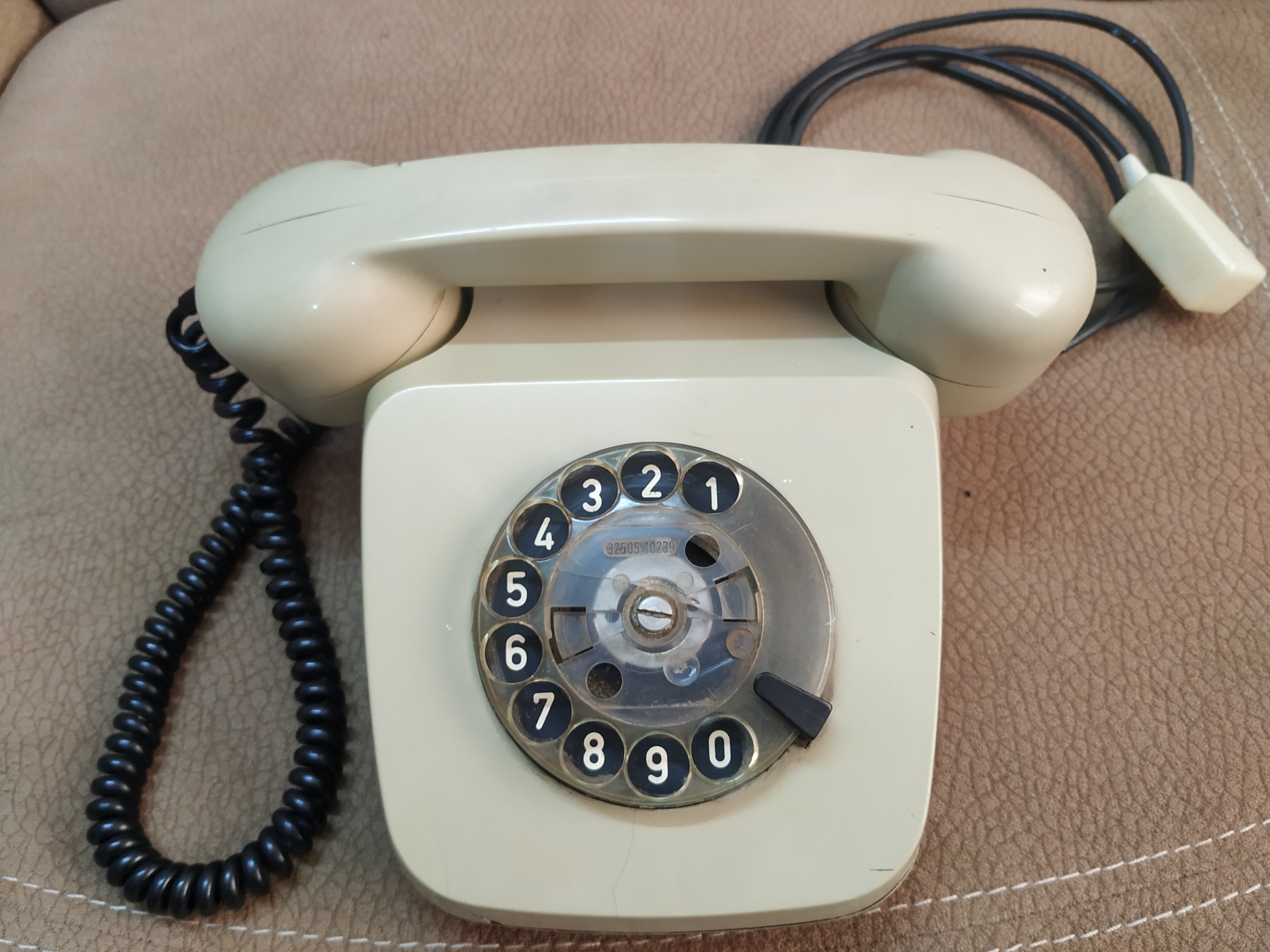 تلفن قدیمی عتیقه