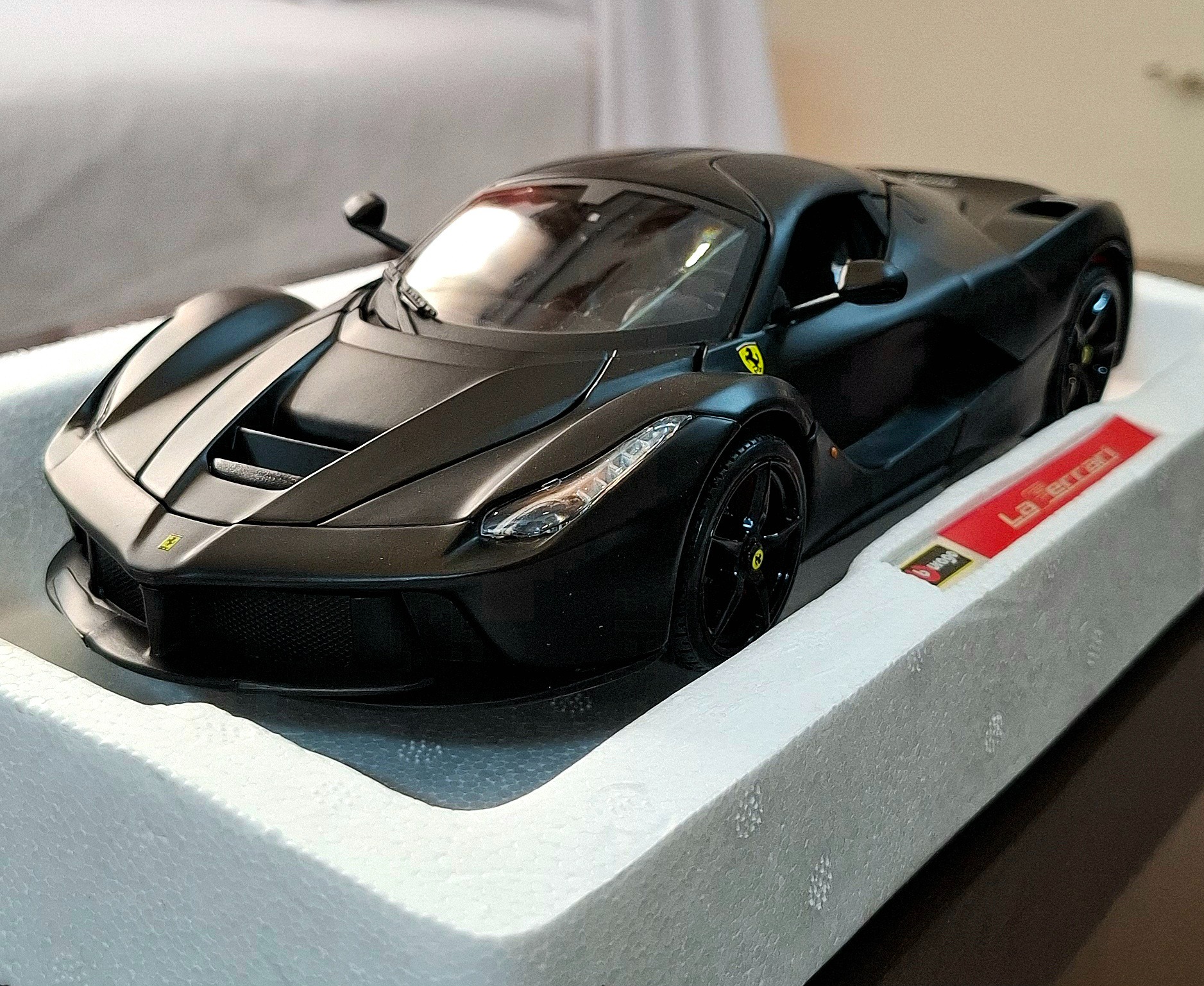 LA FERRARI  1/18