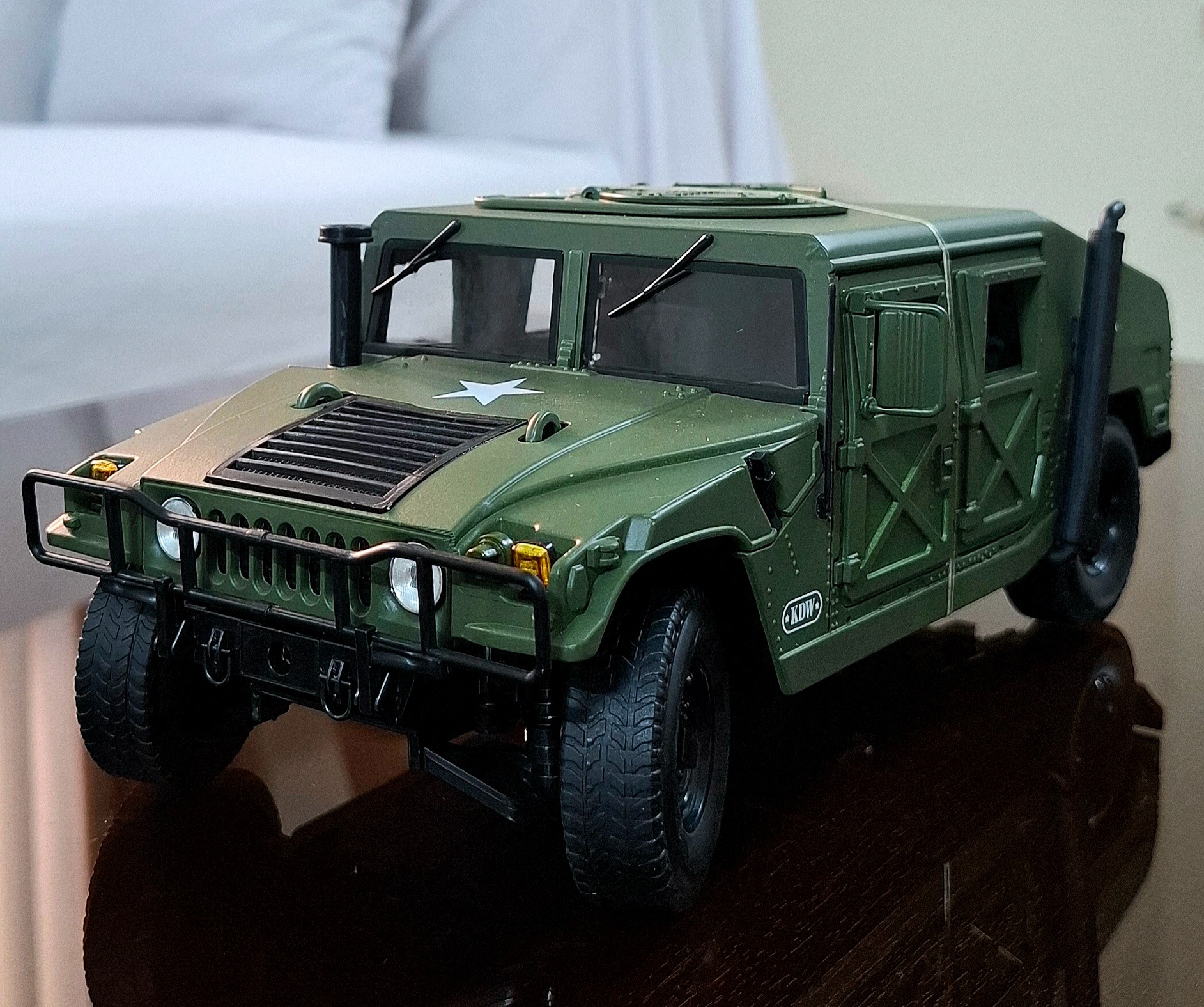 HUMMER  1/18