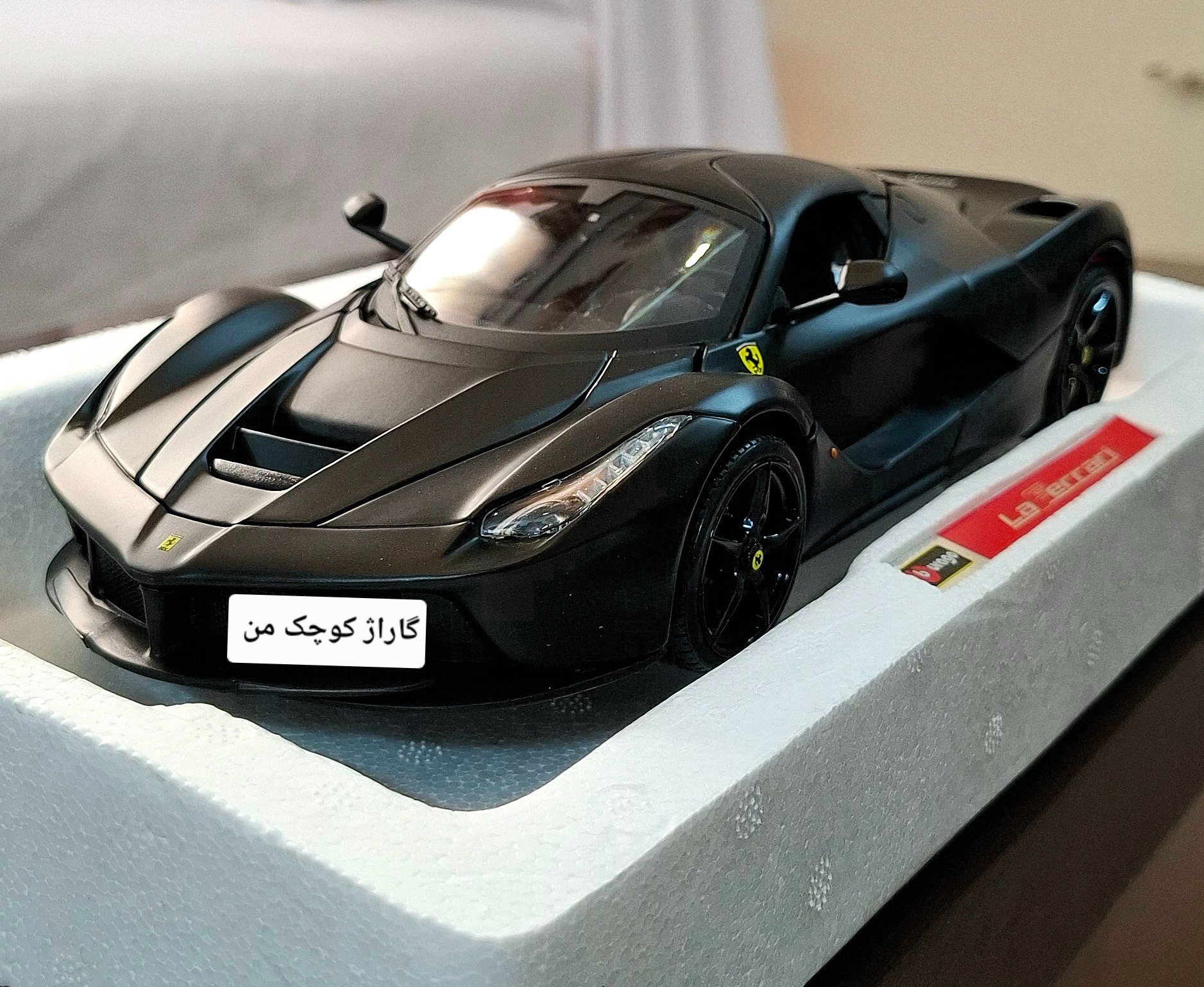 LA FERRARI 1/18