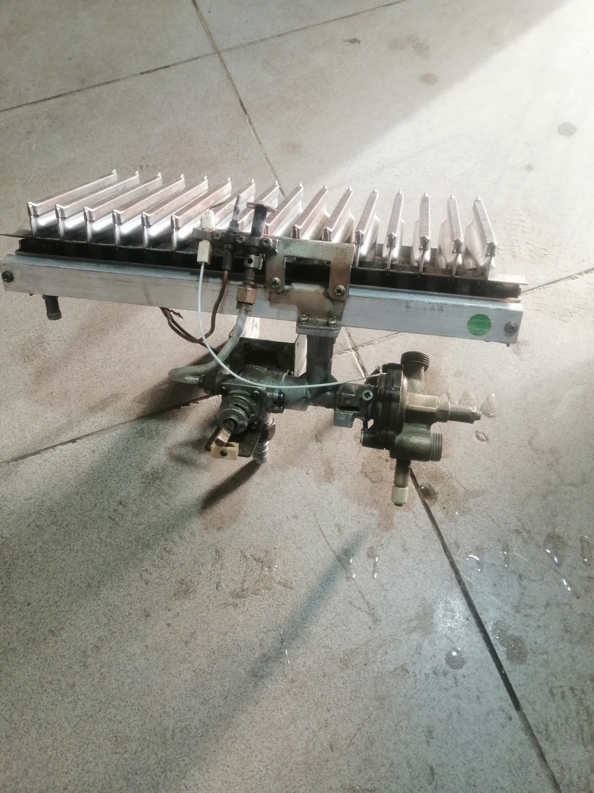 برنریاهمون مشعل کامل آبگرمکن دیواری بوتان 3118