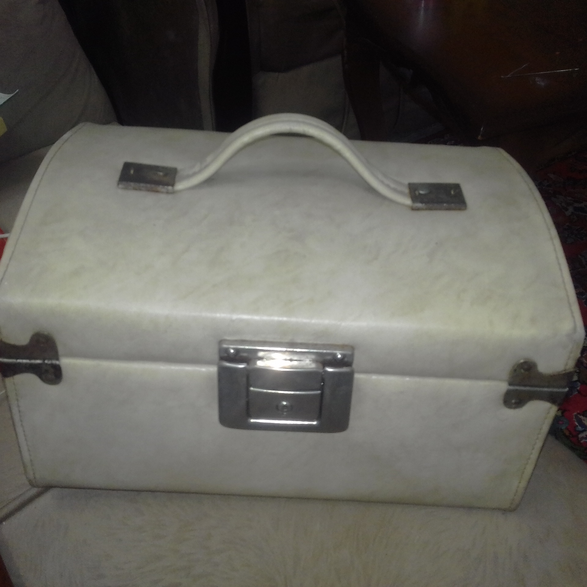 کیف لوازم آرایش قدیمی