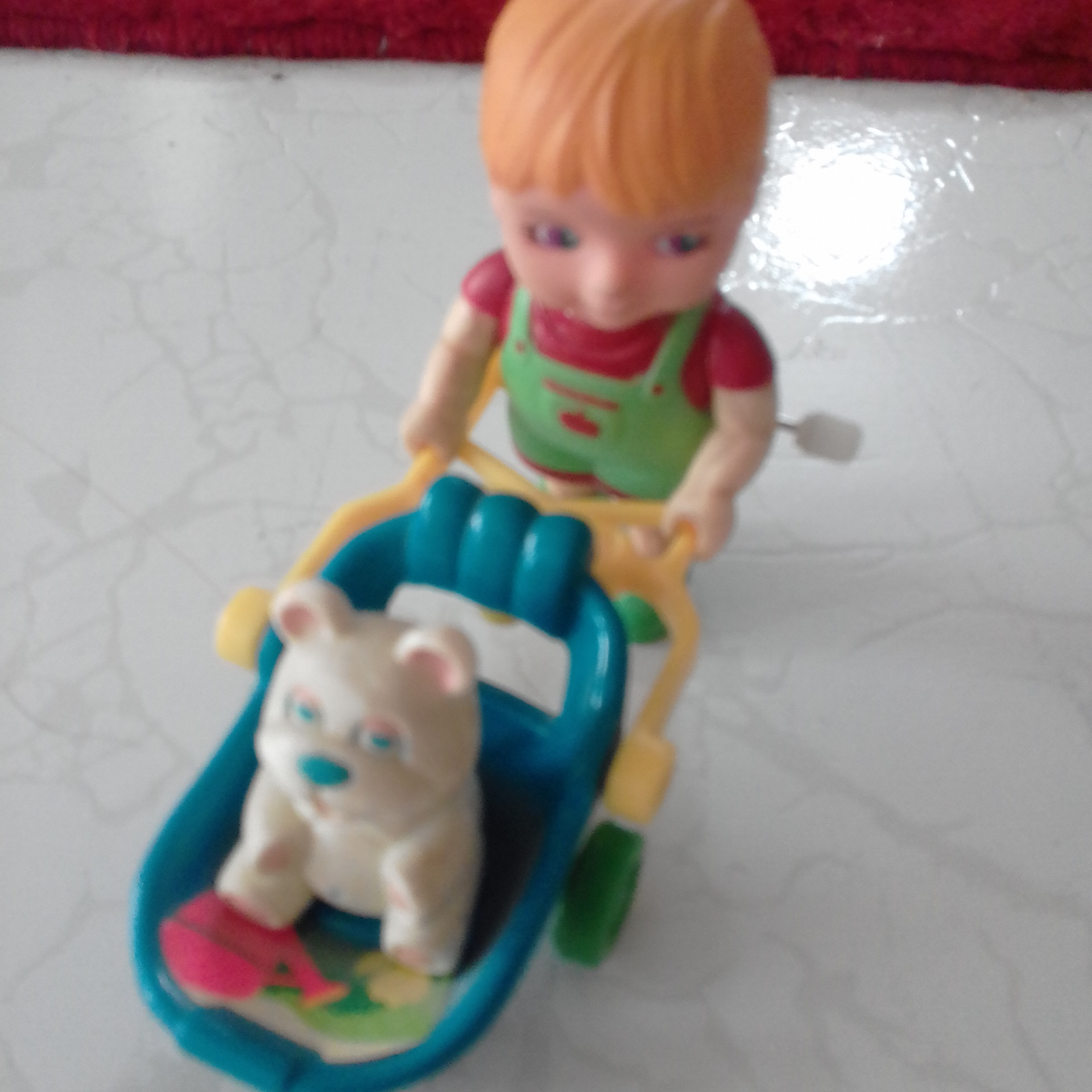 عروسک کوچک قدیمی