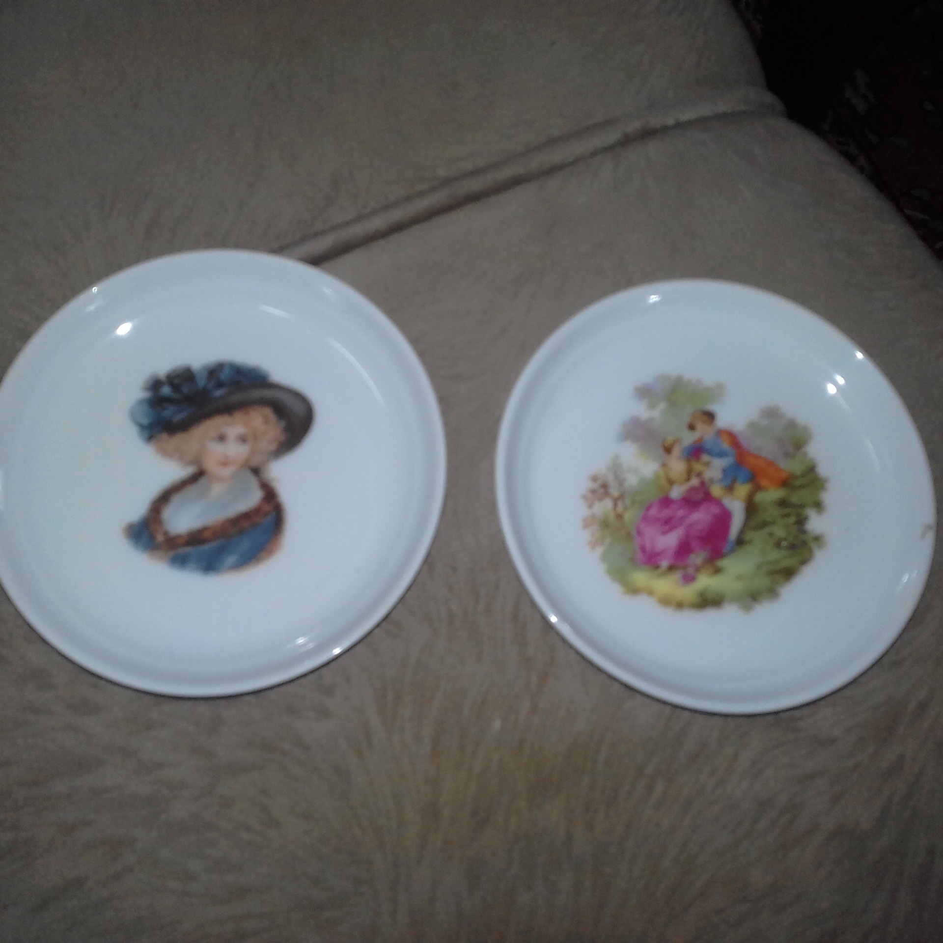 بشقاب کوچک دیوارقدیمی