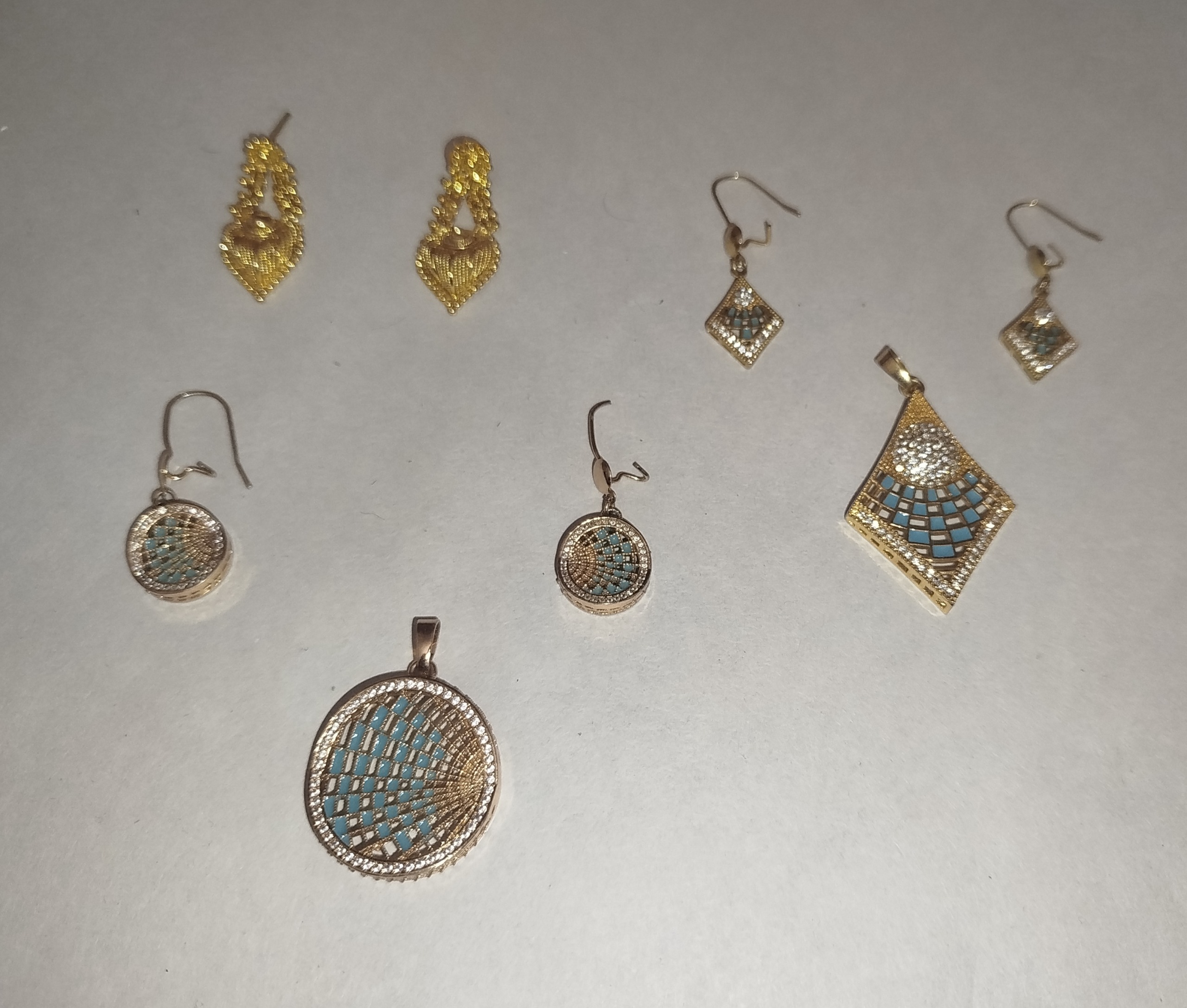 گوشواره و ته گردنی بدلی
