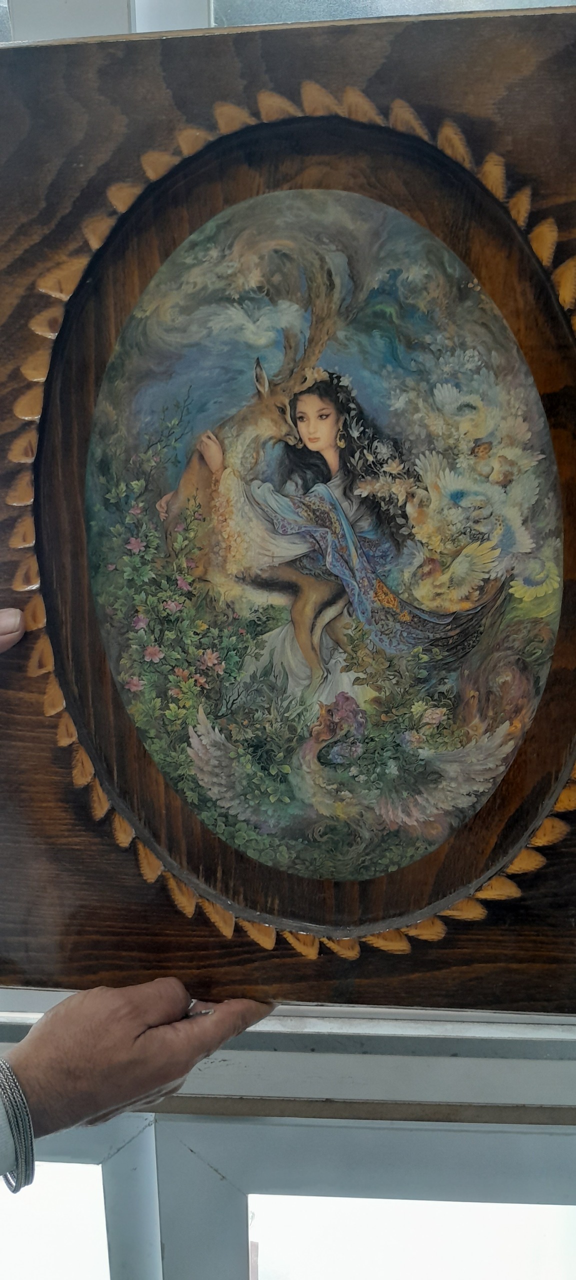 تابلوی قدیمی با چوب گردو