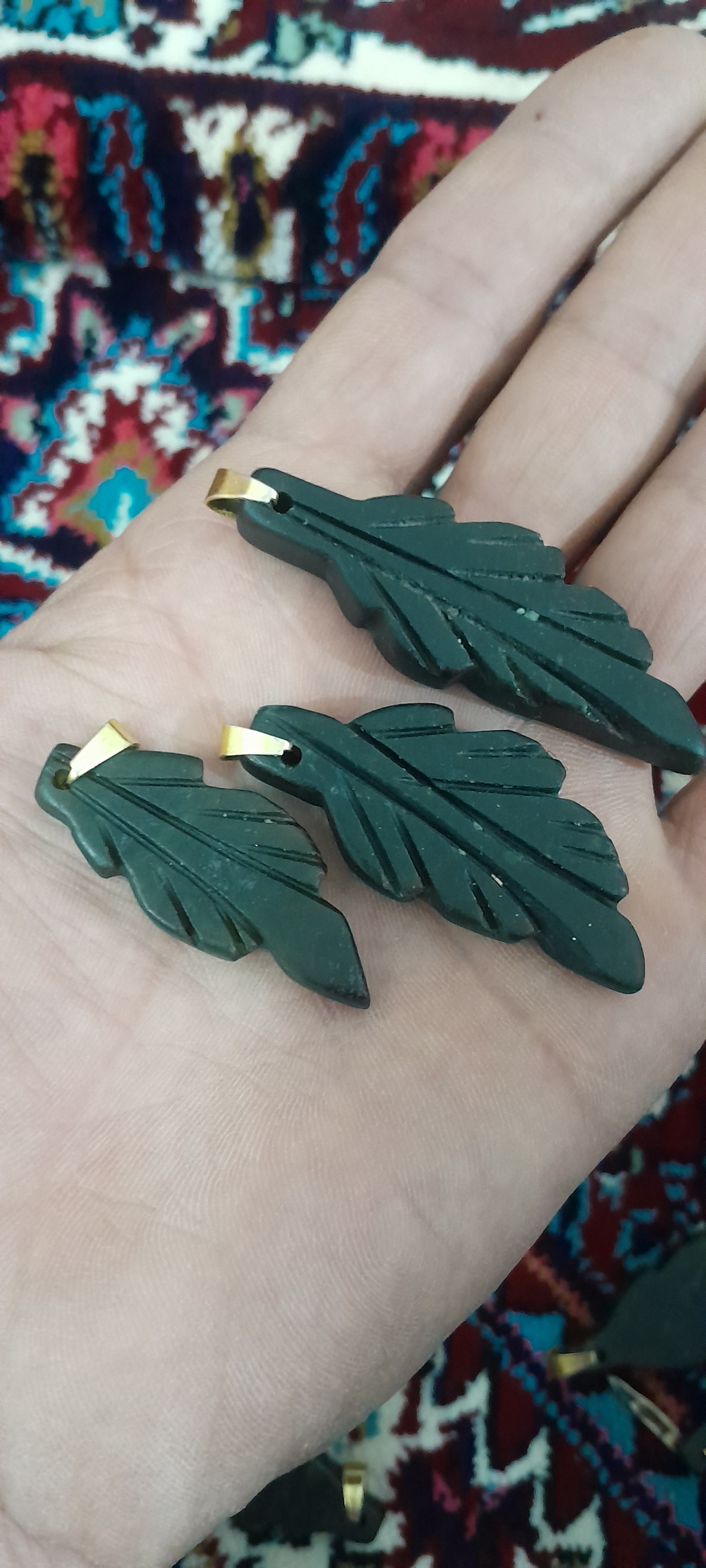 یشم با آویز گردنی