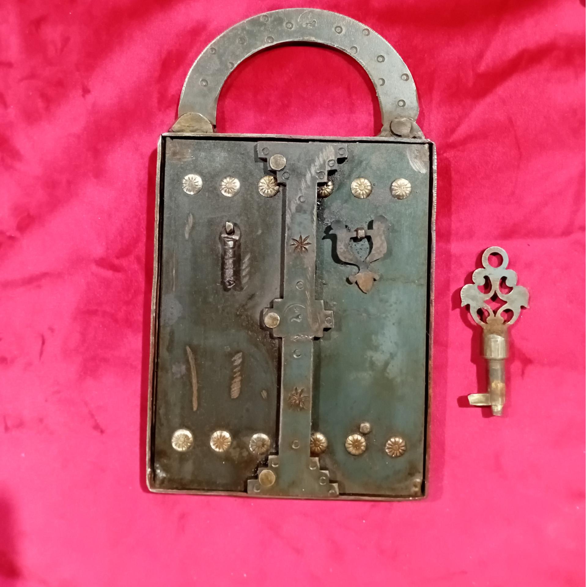 قفل قدیمی قاجاری