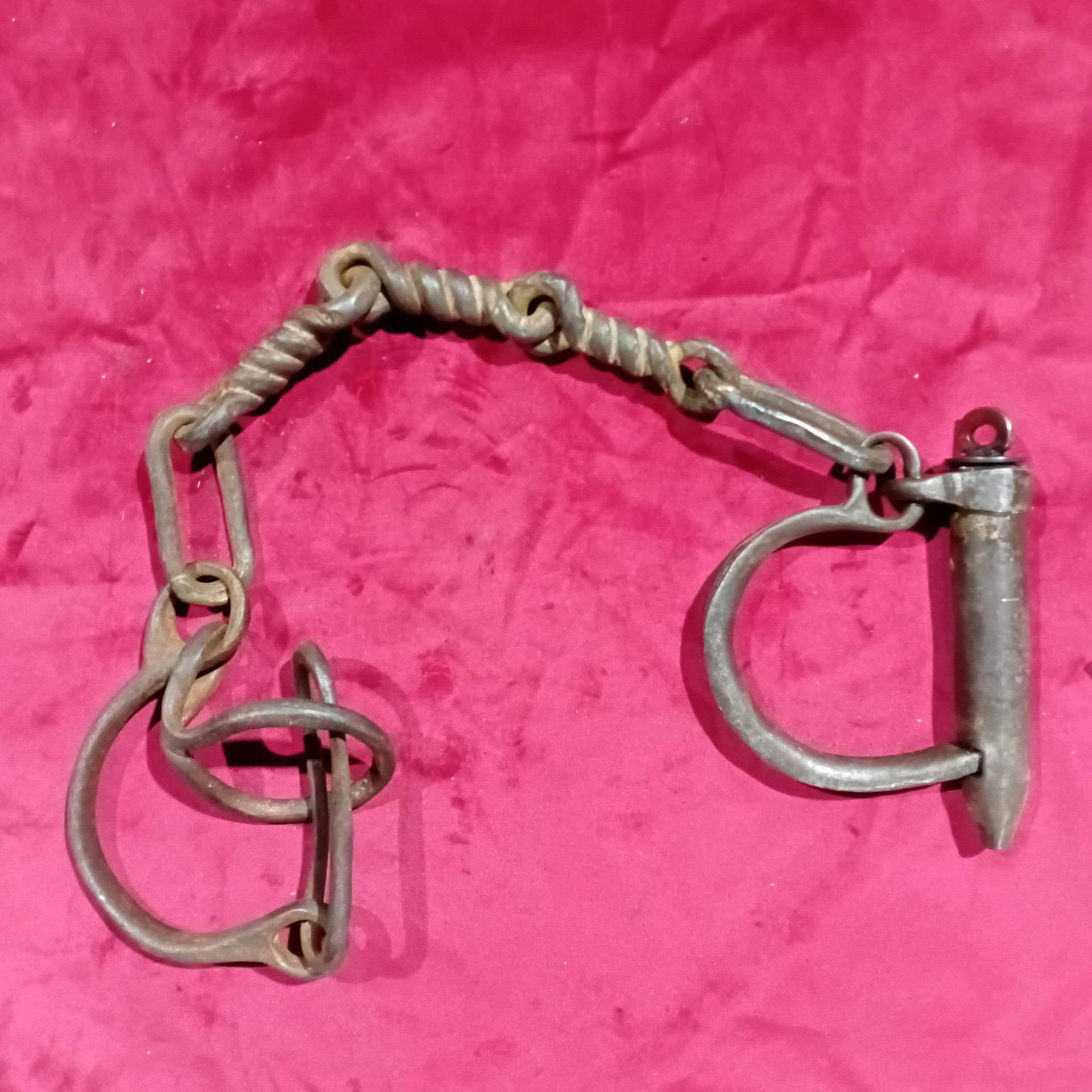 قفل و پابند قاجاری