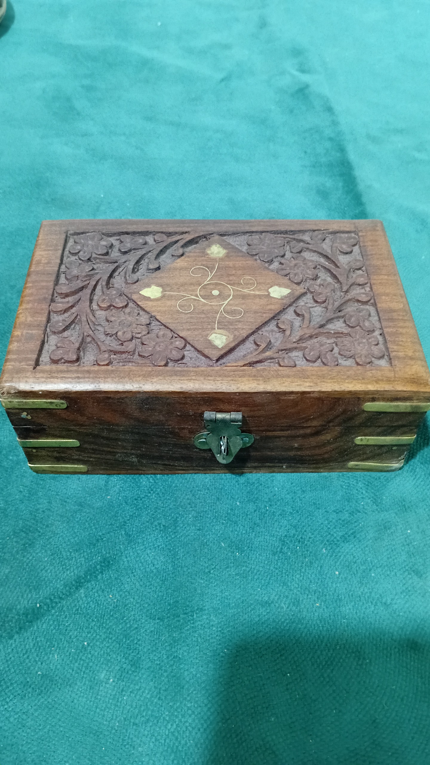 جعبه چوبی منبت کاری