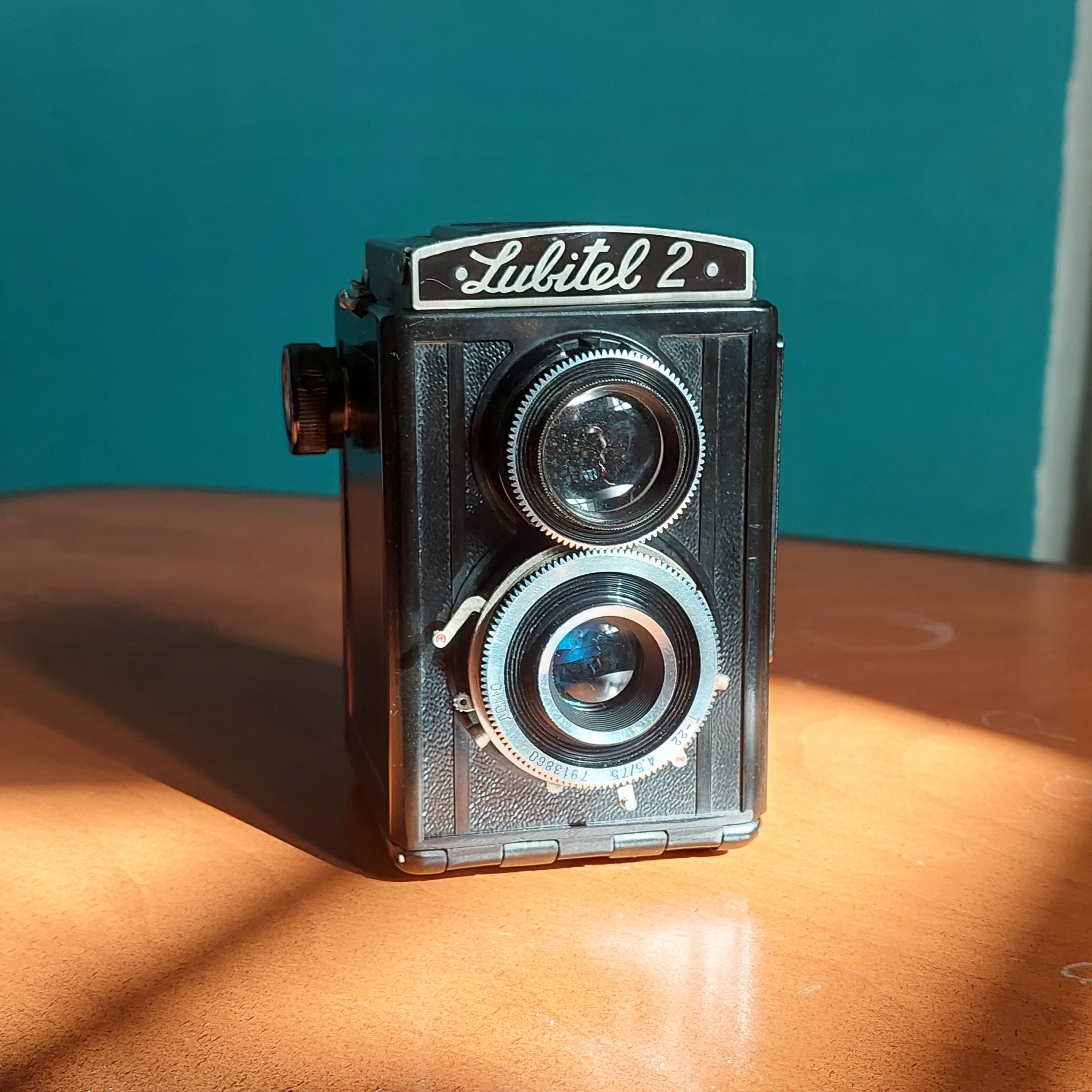 دوربین عکاسی لوبیتل 2 بهمراه فلش و پایه فلش