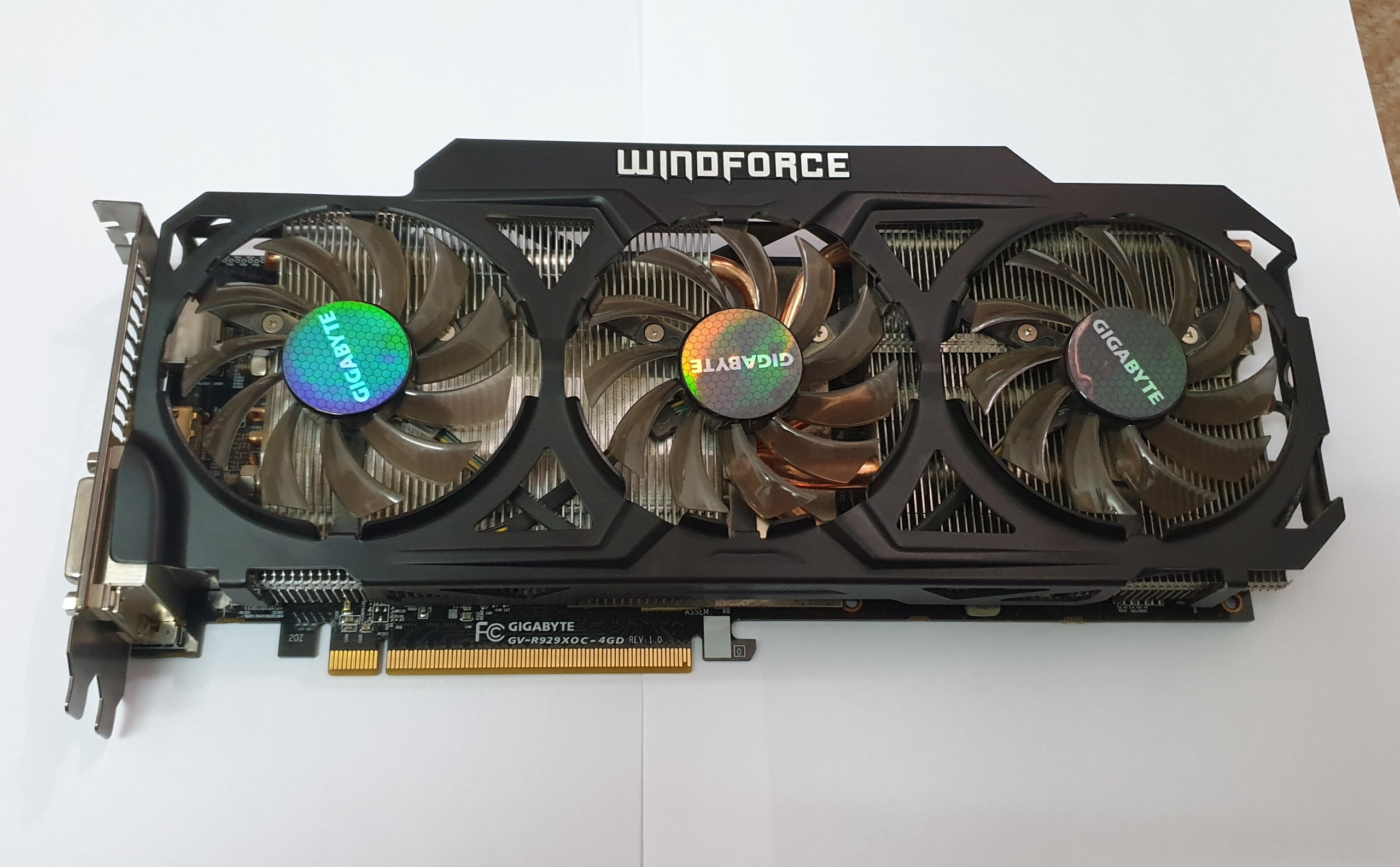 گرافیک 4گیگ GV R929. AMD