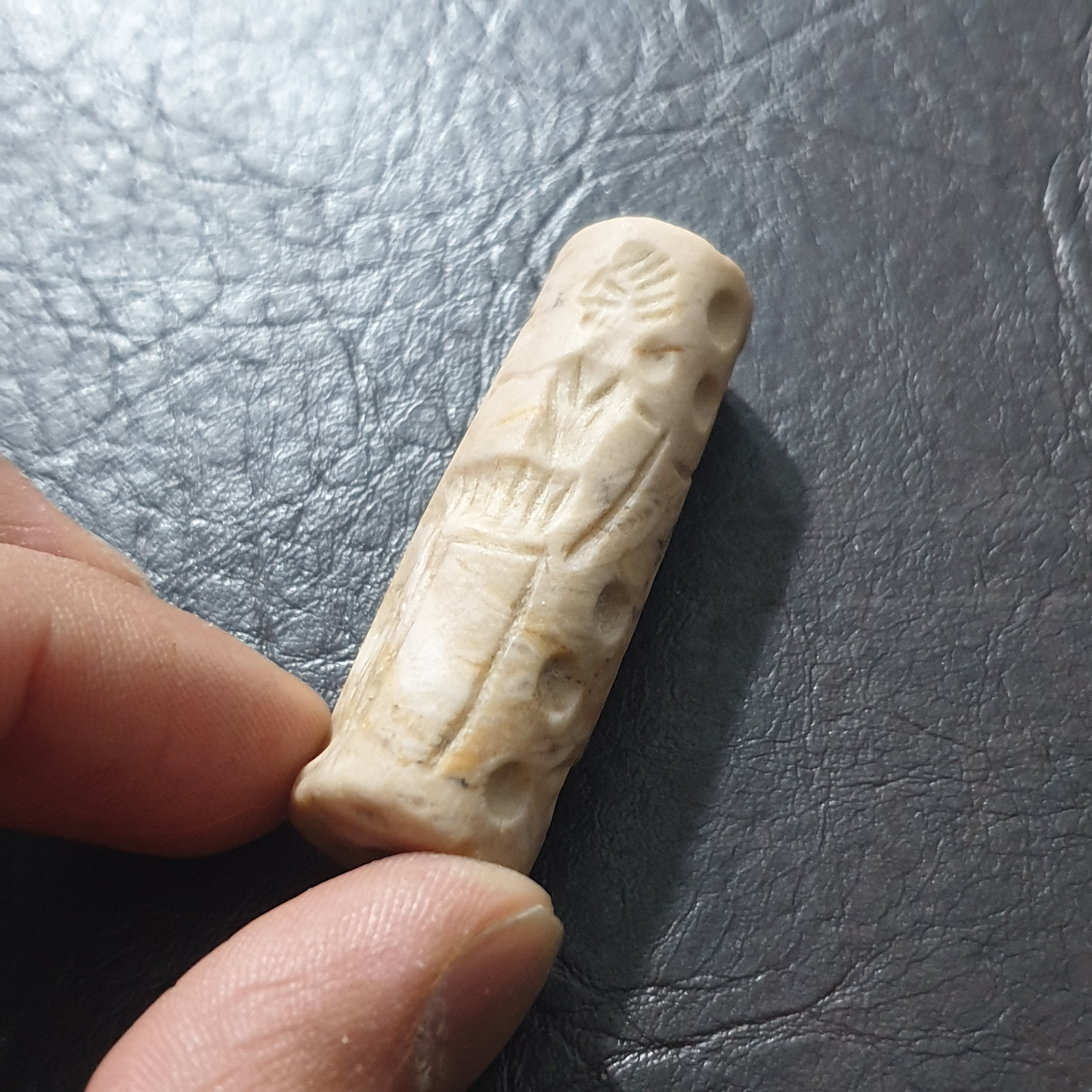 لول مهره سنگی با نقش باستانی زیبا و کلکسیونی