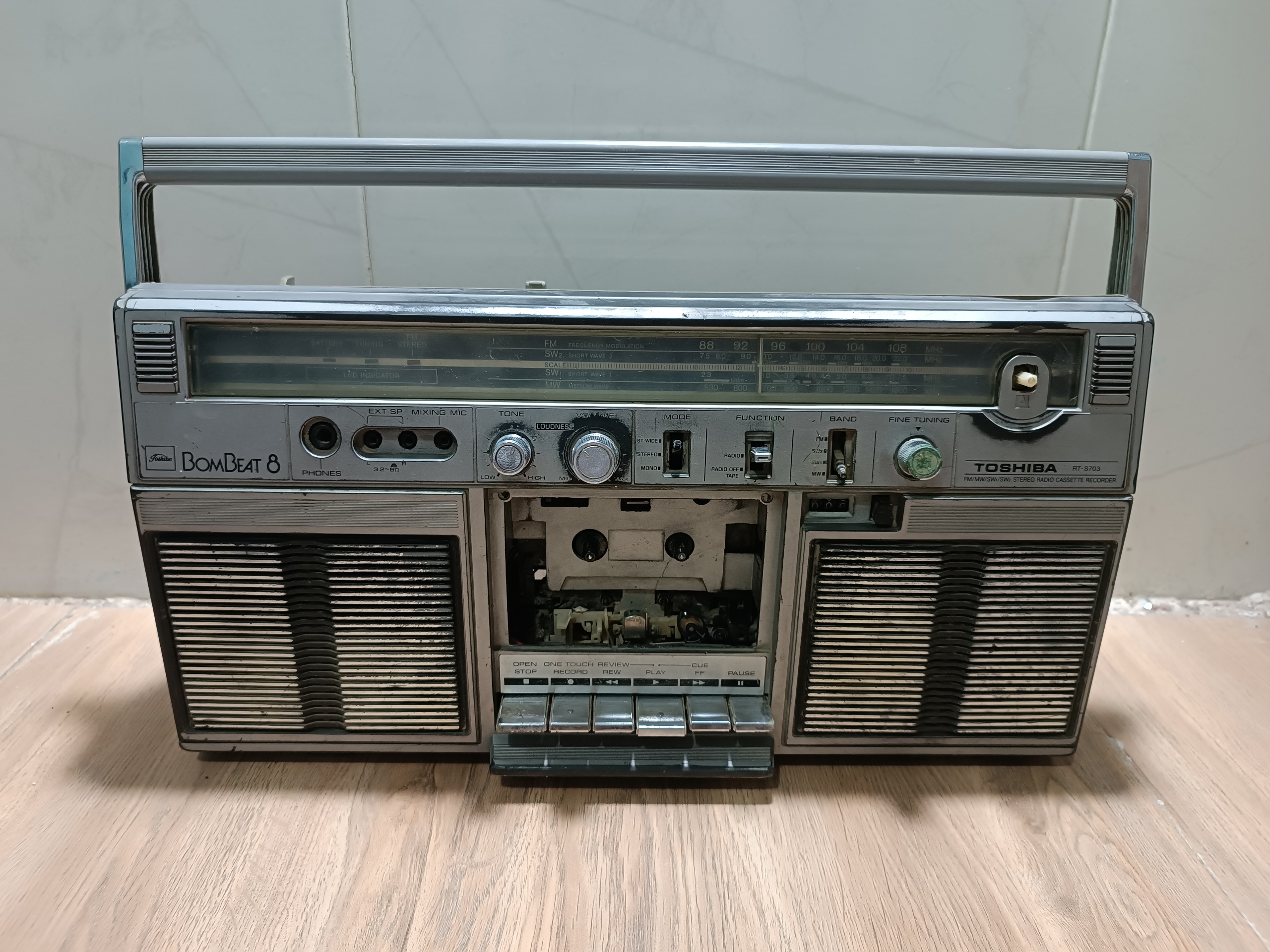 ضبط حرفه ای و کمیاب توشیبا BOMBEAT 8