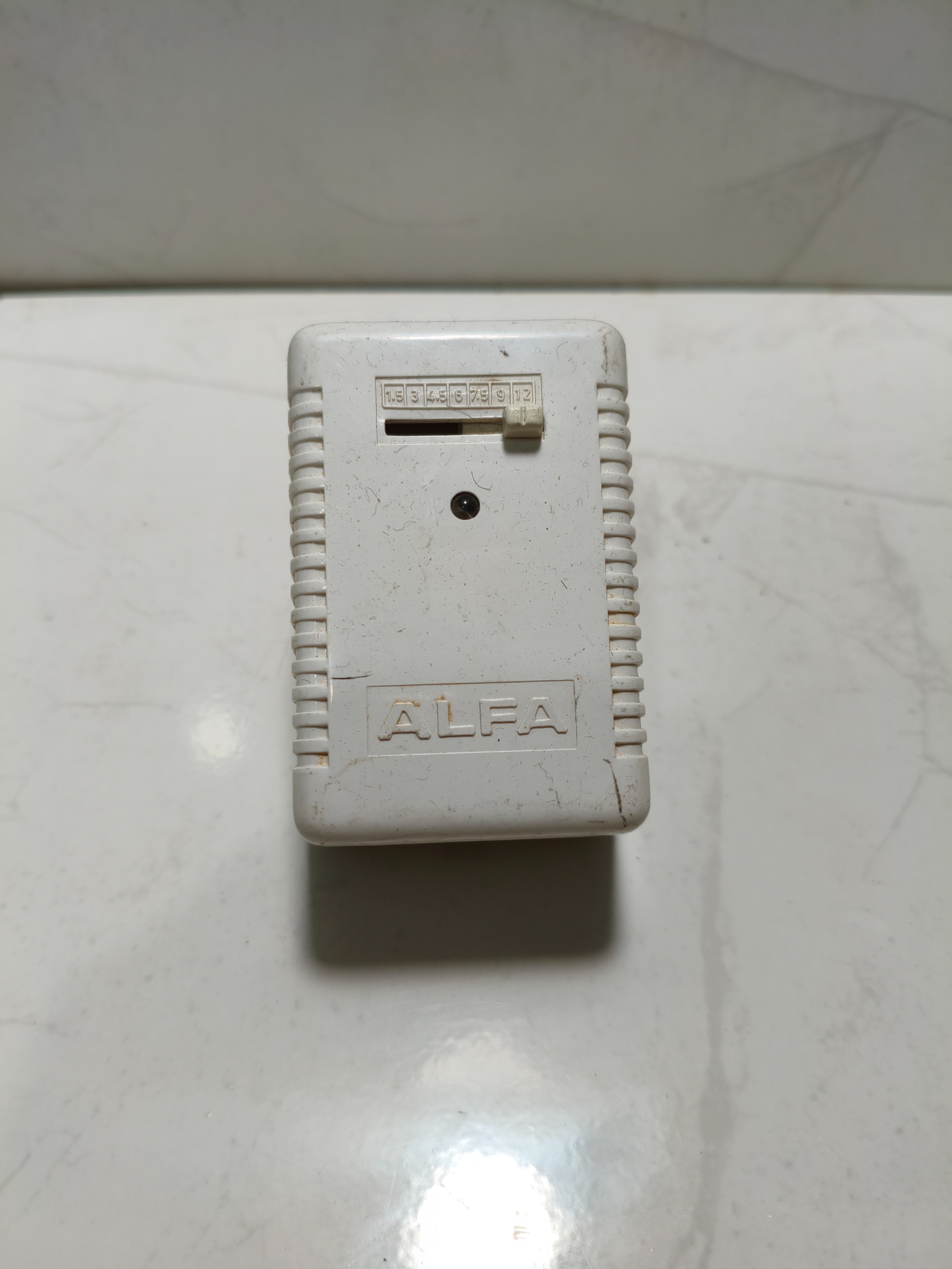 آداپتور متغیر آلفا 500 میلی آمپر