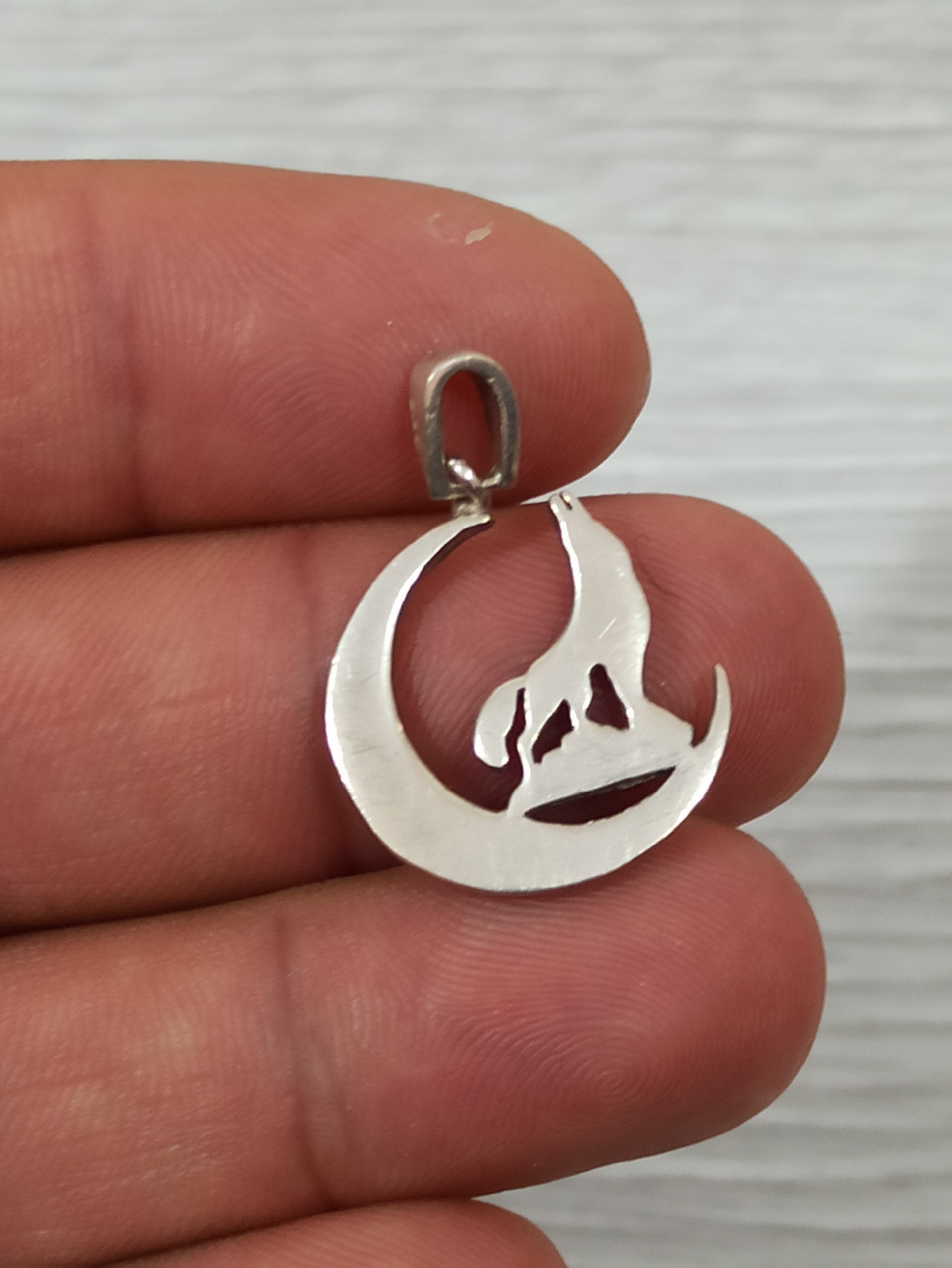 آویز نقره گرگ و ماه بزقورد عیار 925