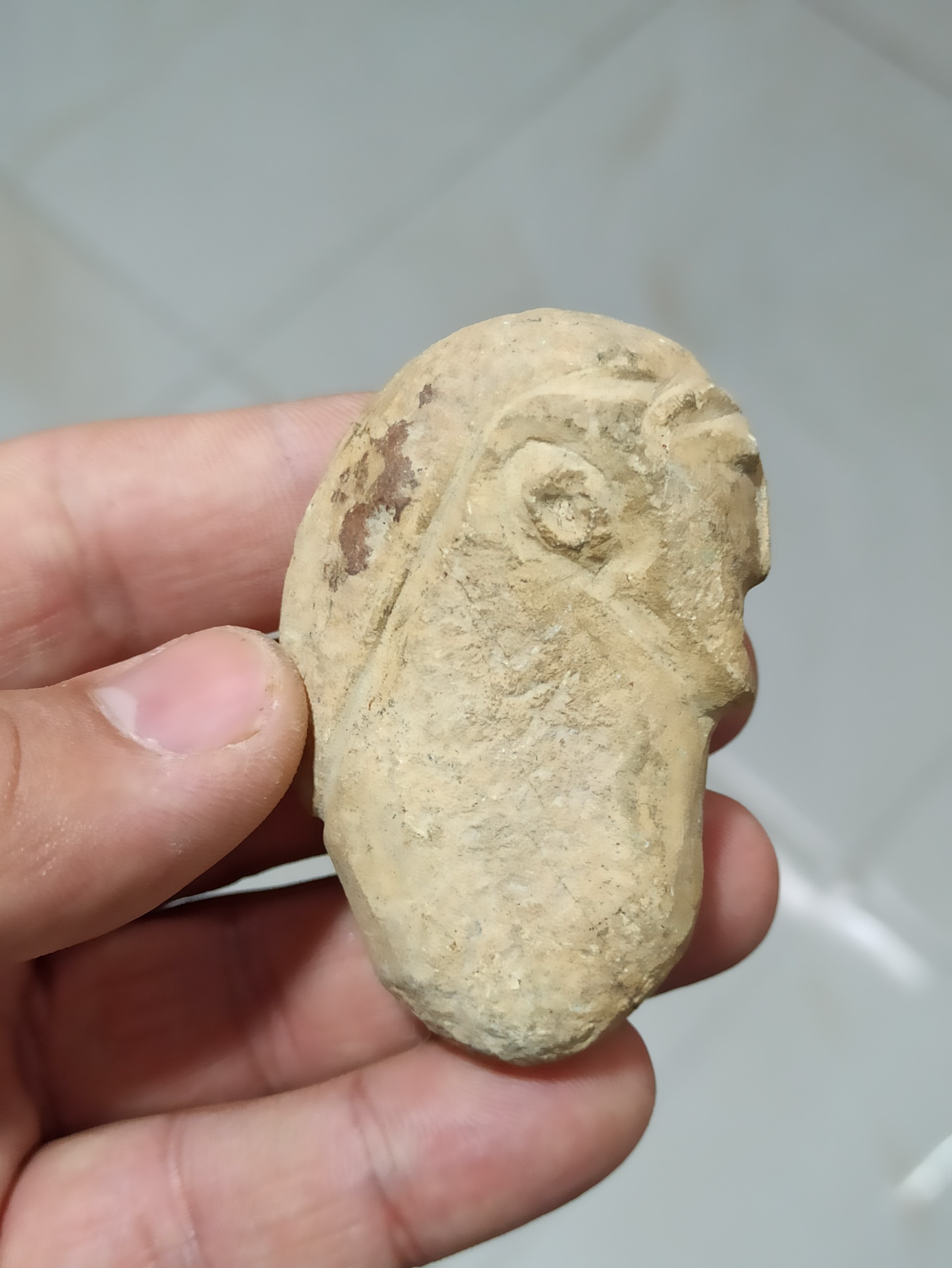 مجسمه سنگی دست تراش قدیمی
