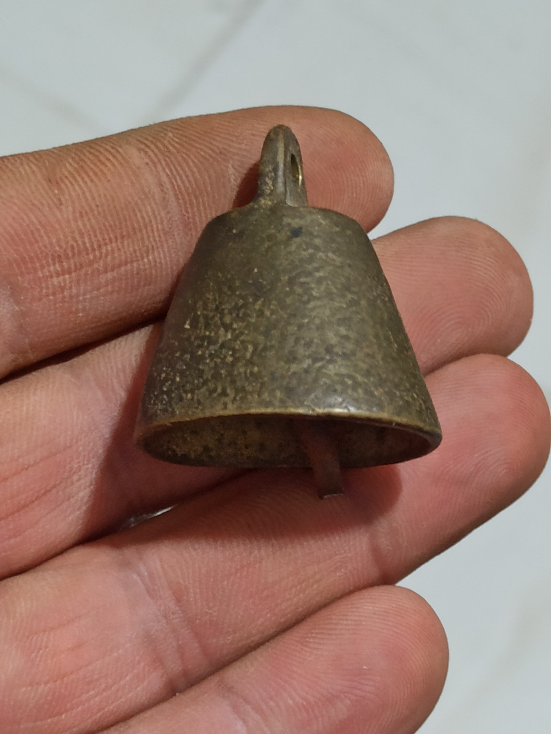 زنگوله برنجی قدیمی مطابق با تصاویر