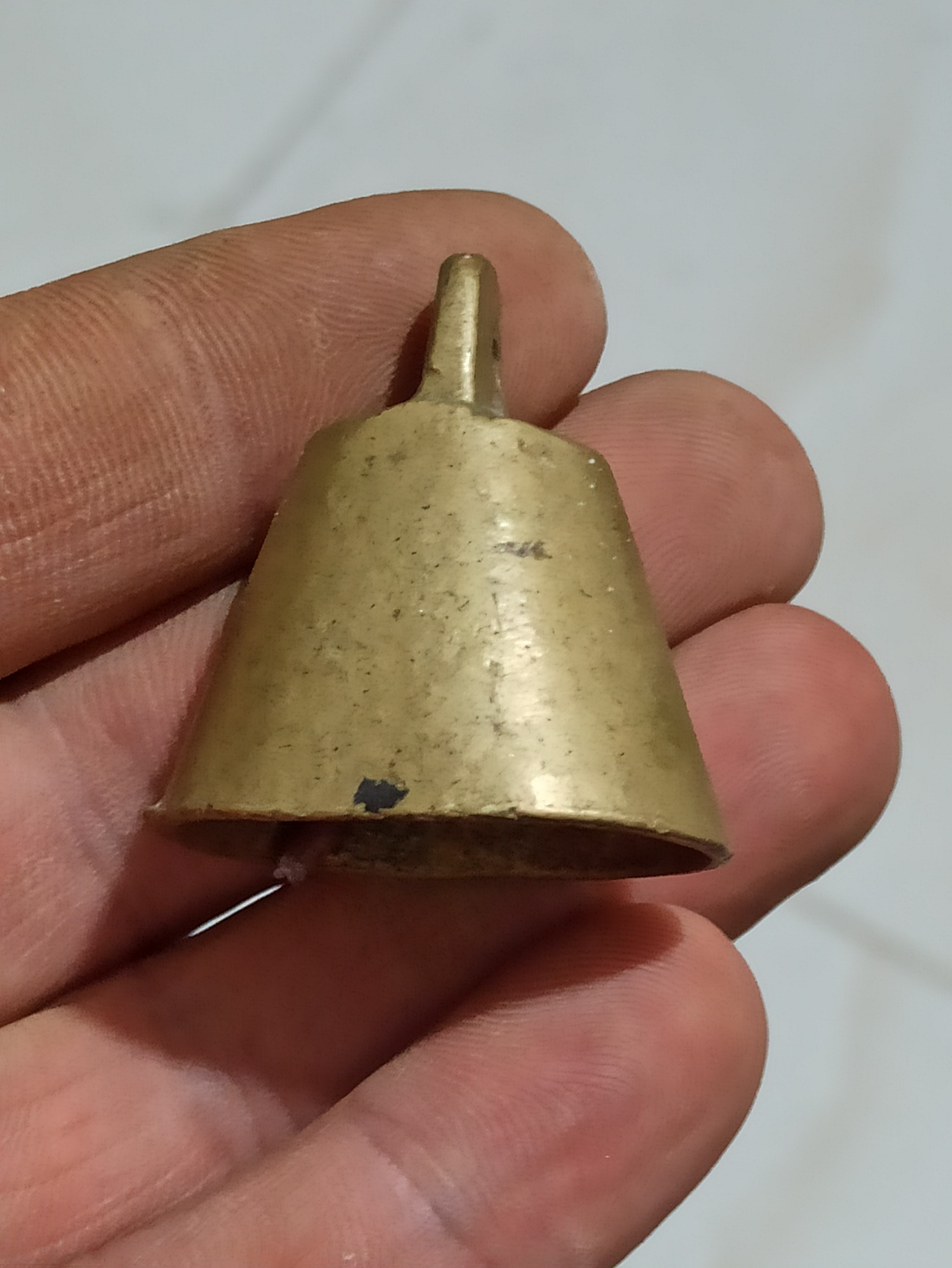 زنگوله برنجی قدیمی مطابق با تصاویر