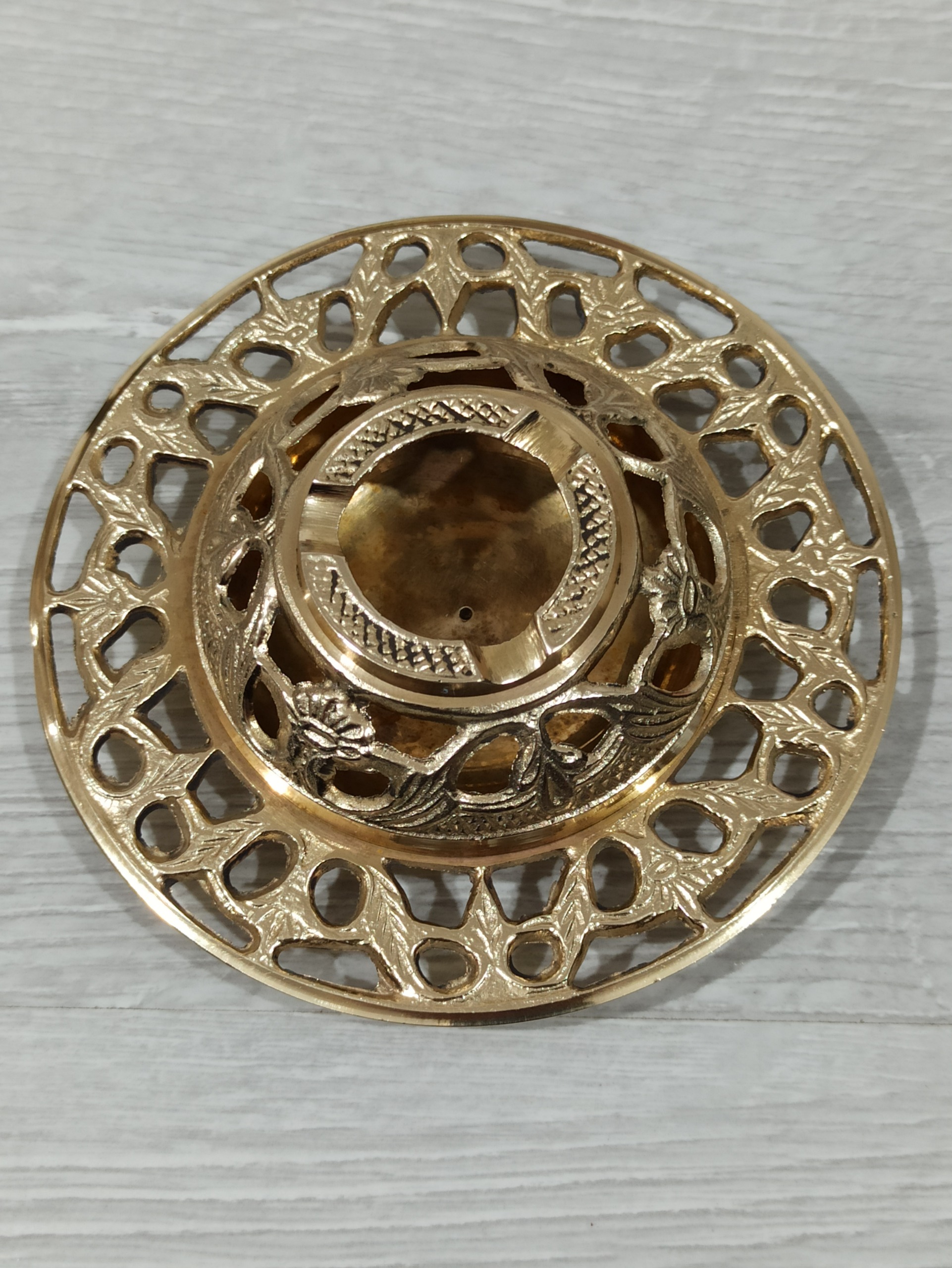 زیر سیگاری برنزی قدیمی کاردار و خاص