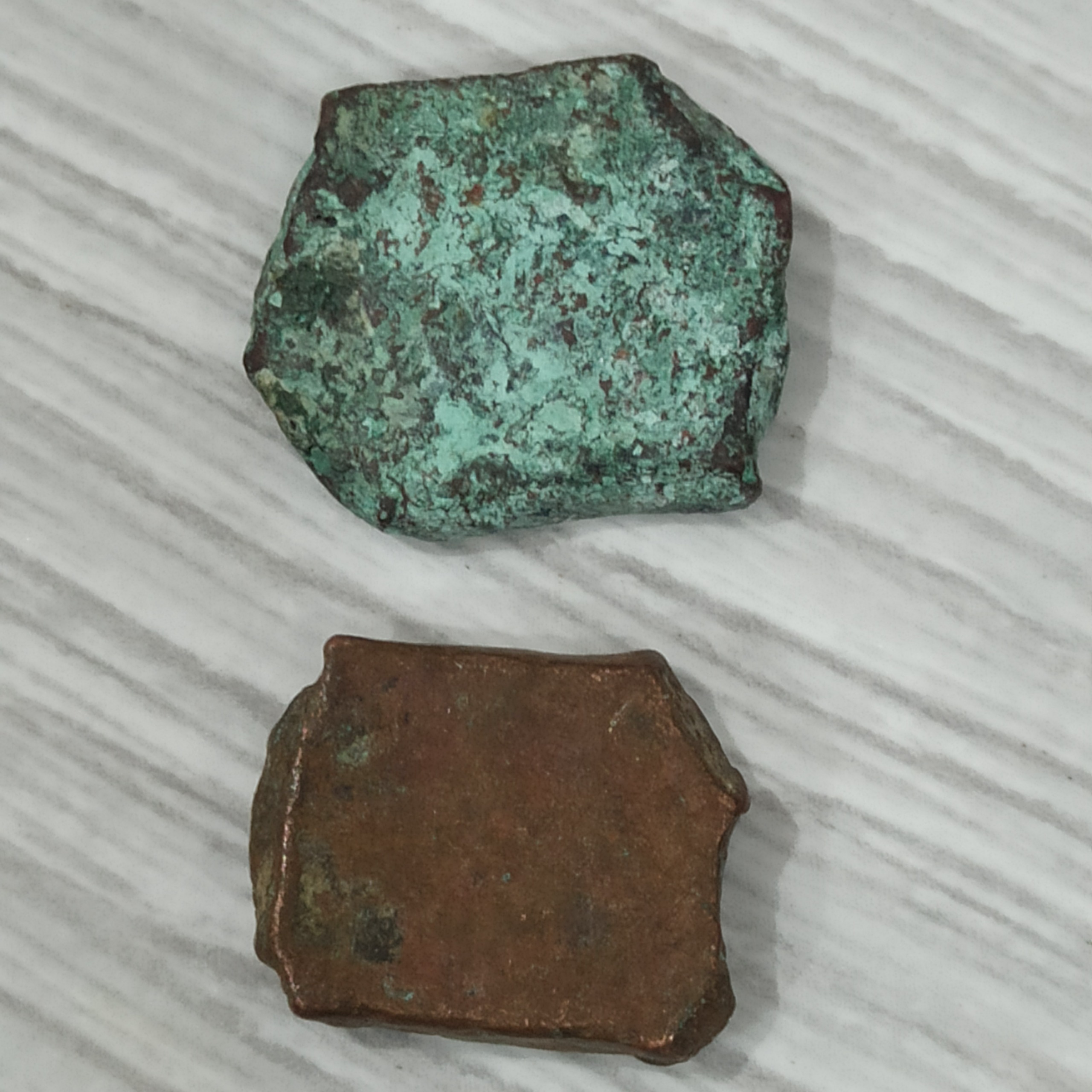 دو عدد سکه مسی فانتزی مطابق با تصاویر