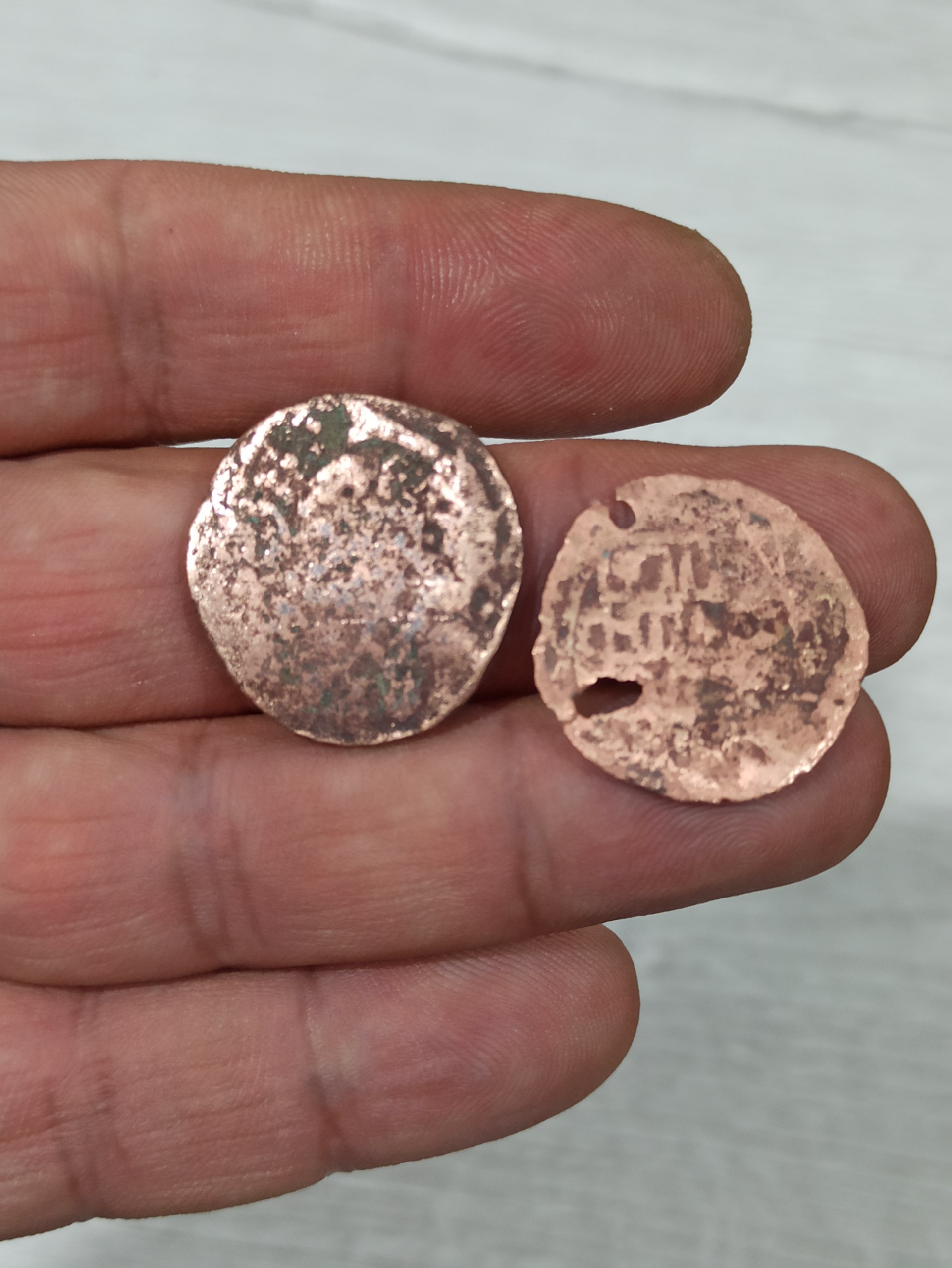 دو عدد سکه مسی فانتزی کلکسیونی مطابق تصاویر