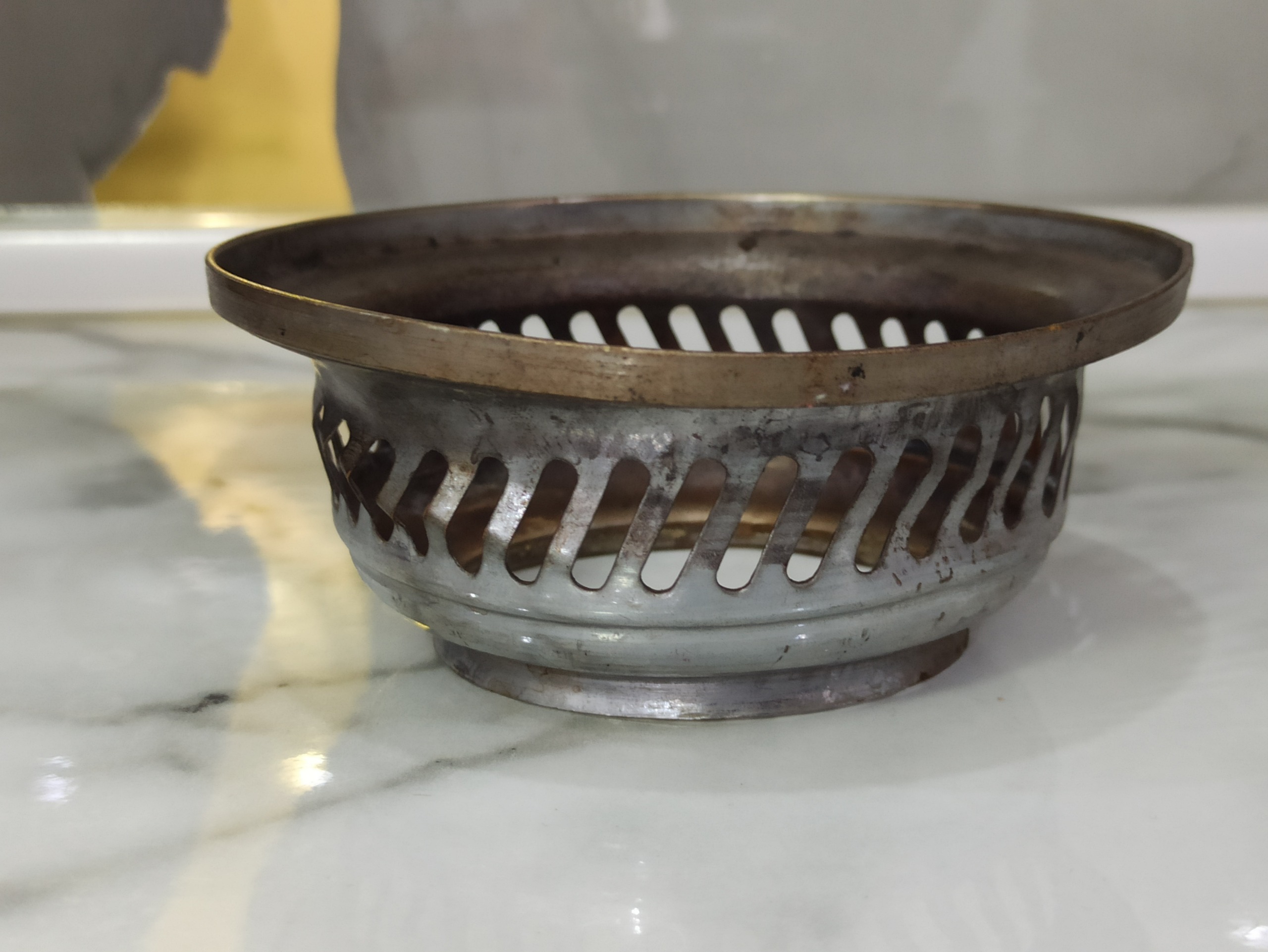 بادگیر برنجی قدیمی سماور