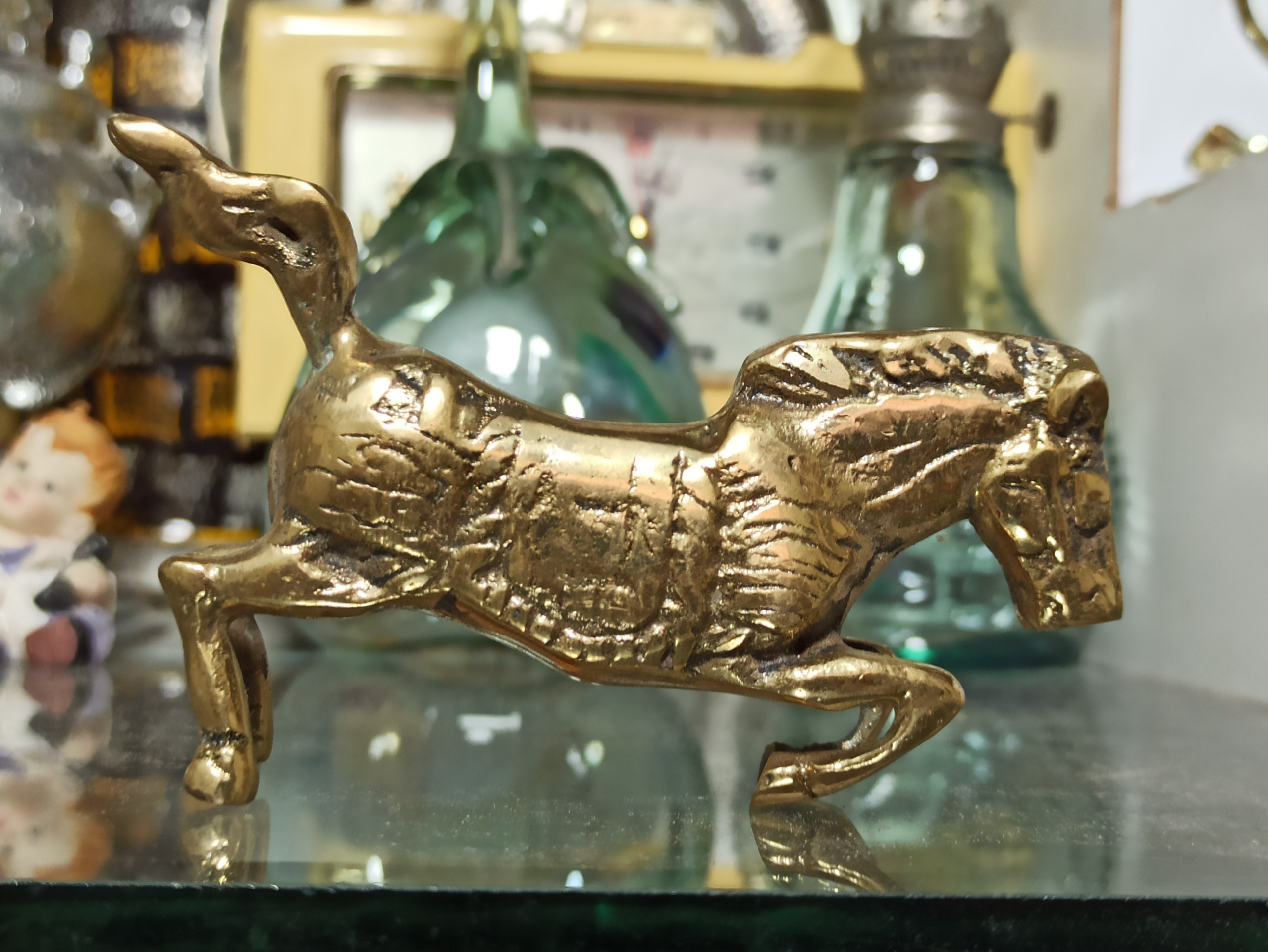 مجسمه اسب برنزی مطابق تصاویر