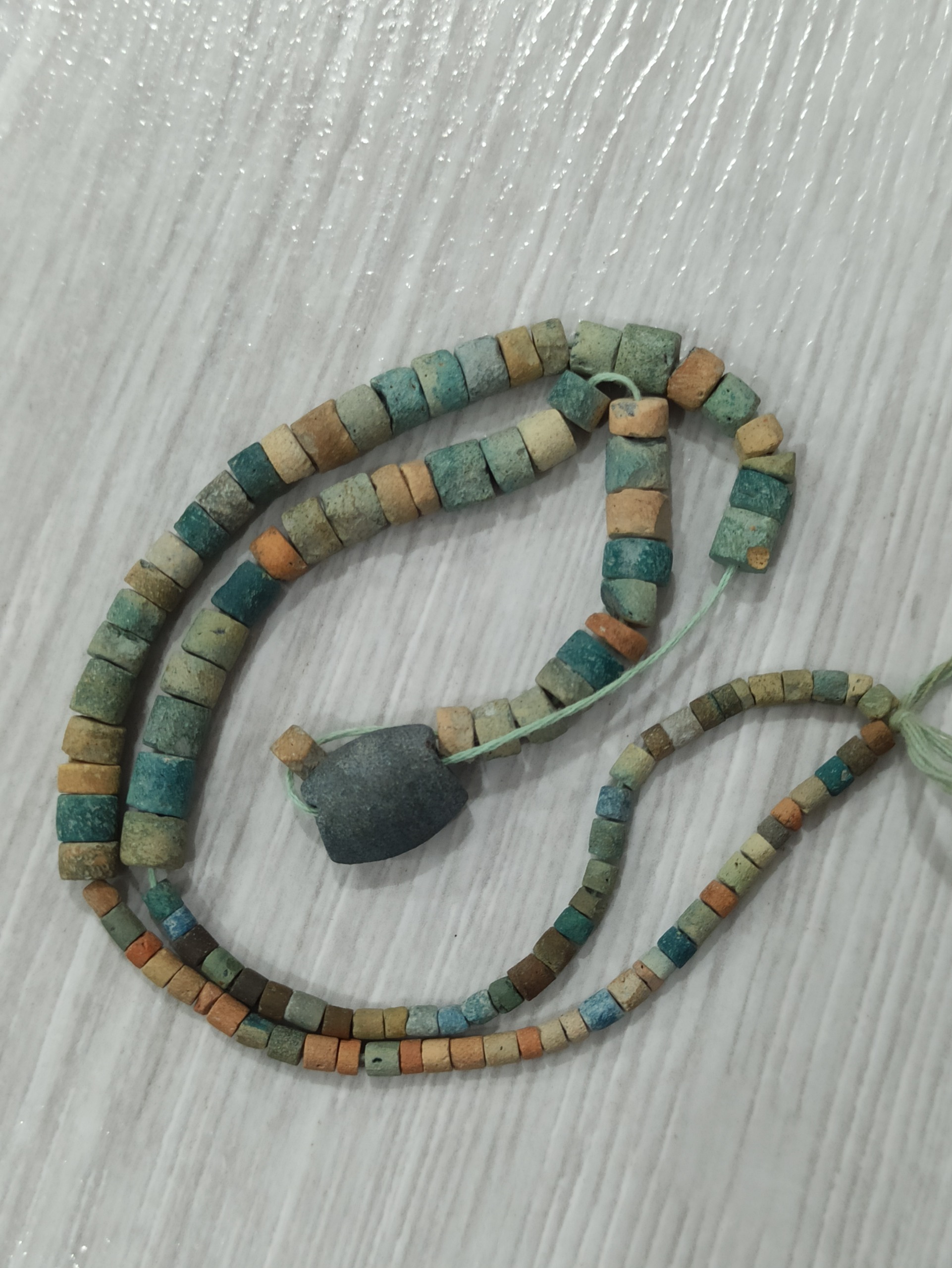 مهره های قدیمی مطابق با تصاویر