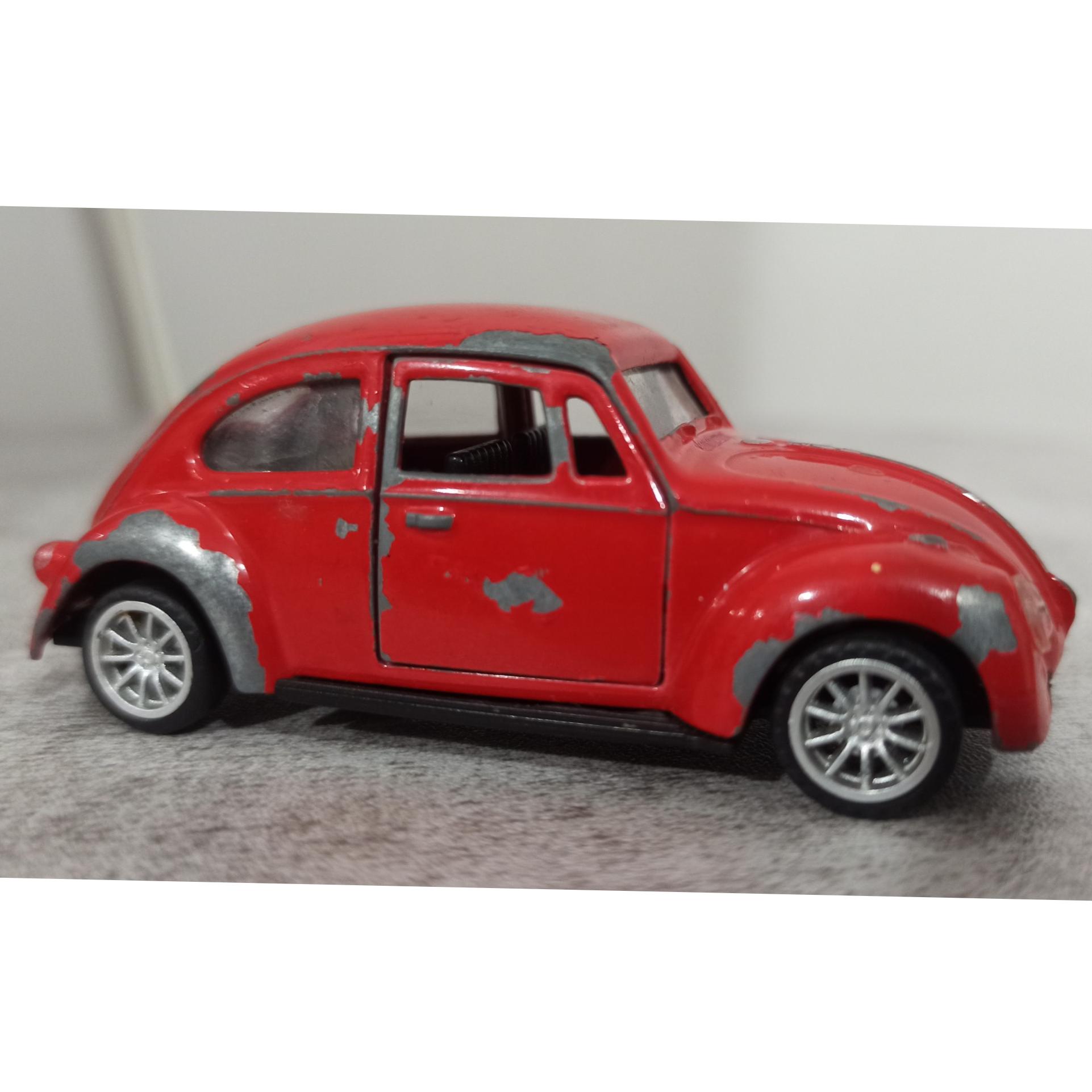 فولکس واگن بیتل قرمز کوچک