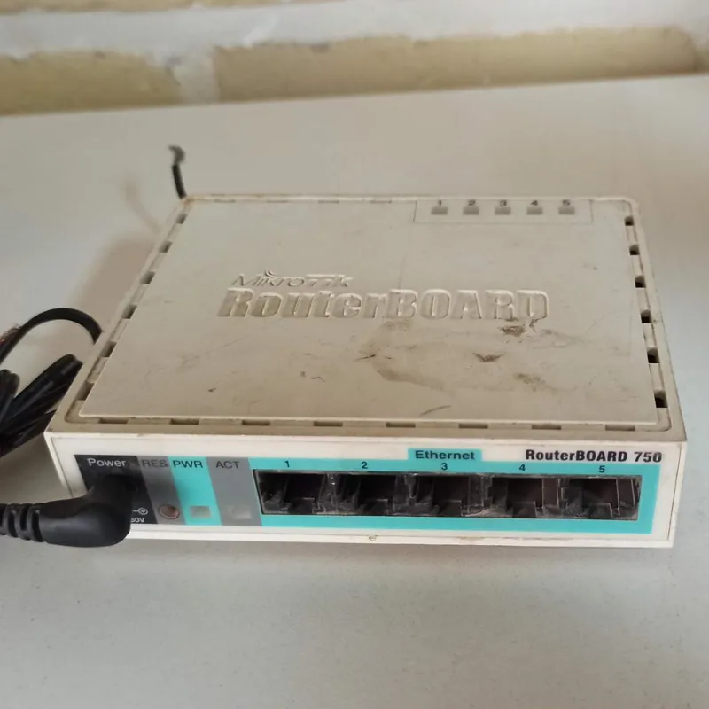 سویچ 4 کانال routerboard 750