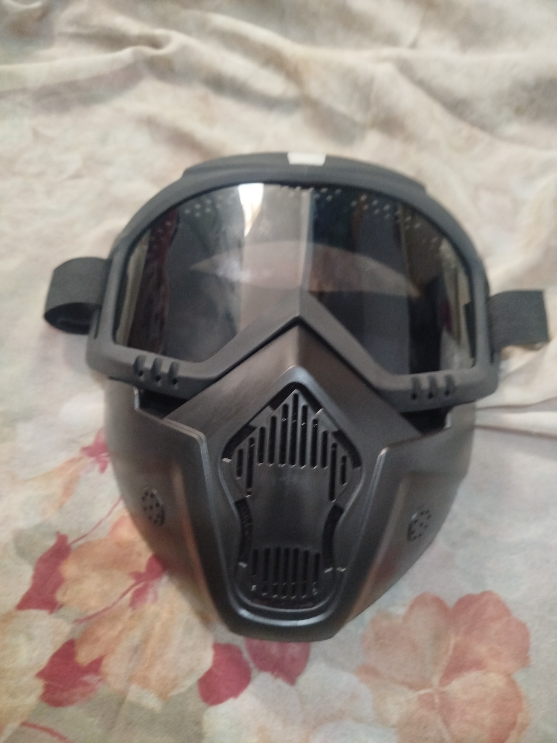 عینک ورزشی و موتور سواری