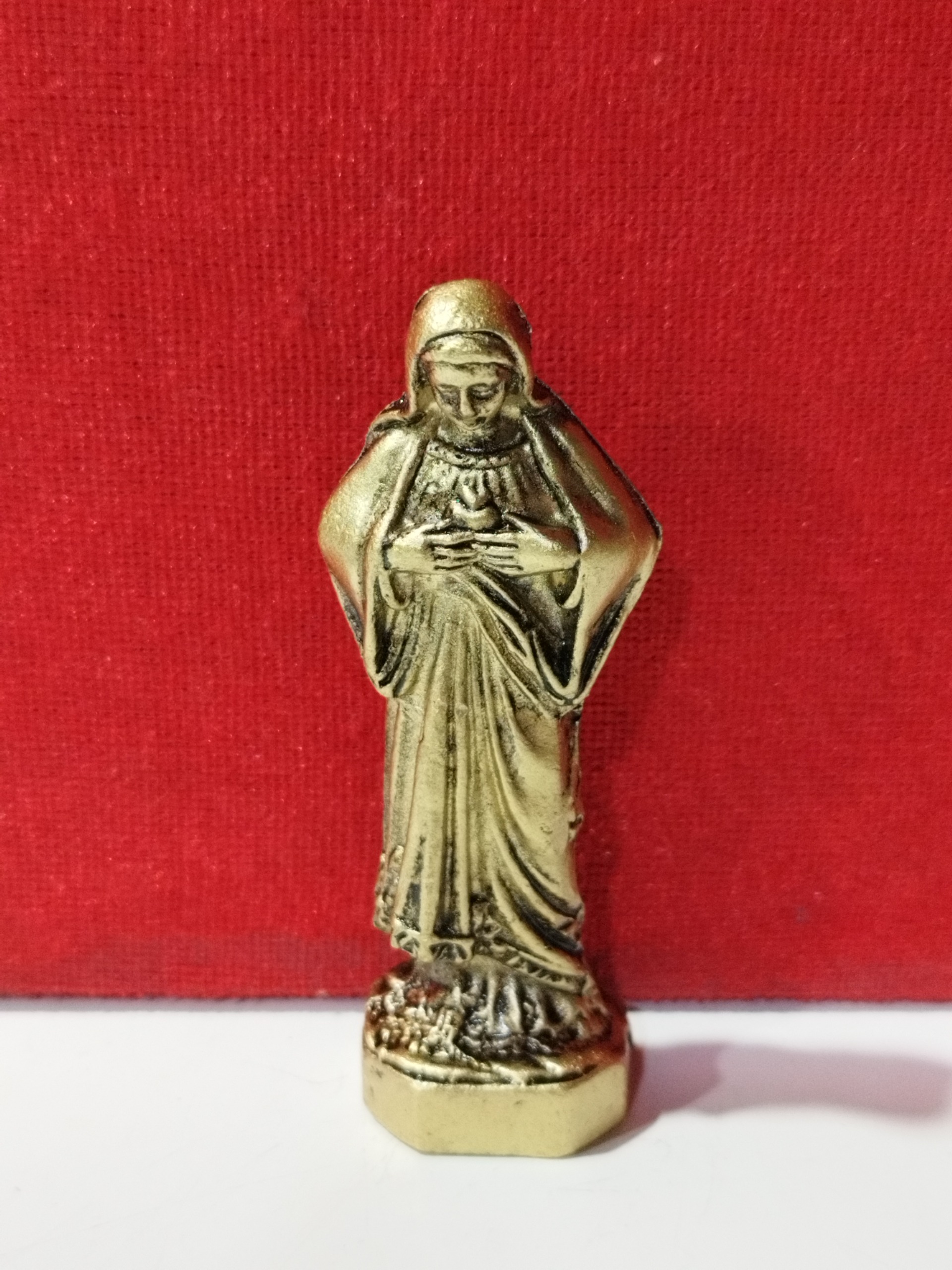 مجسمه مریم مقدس