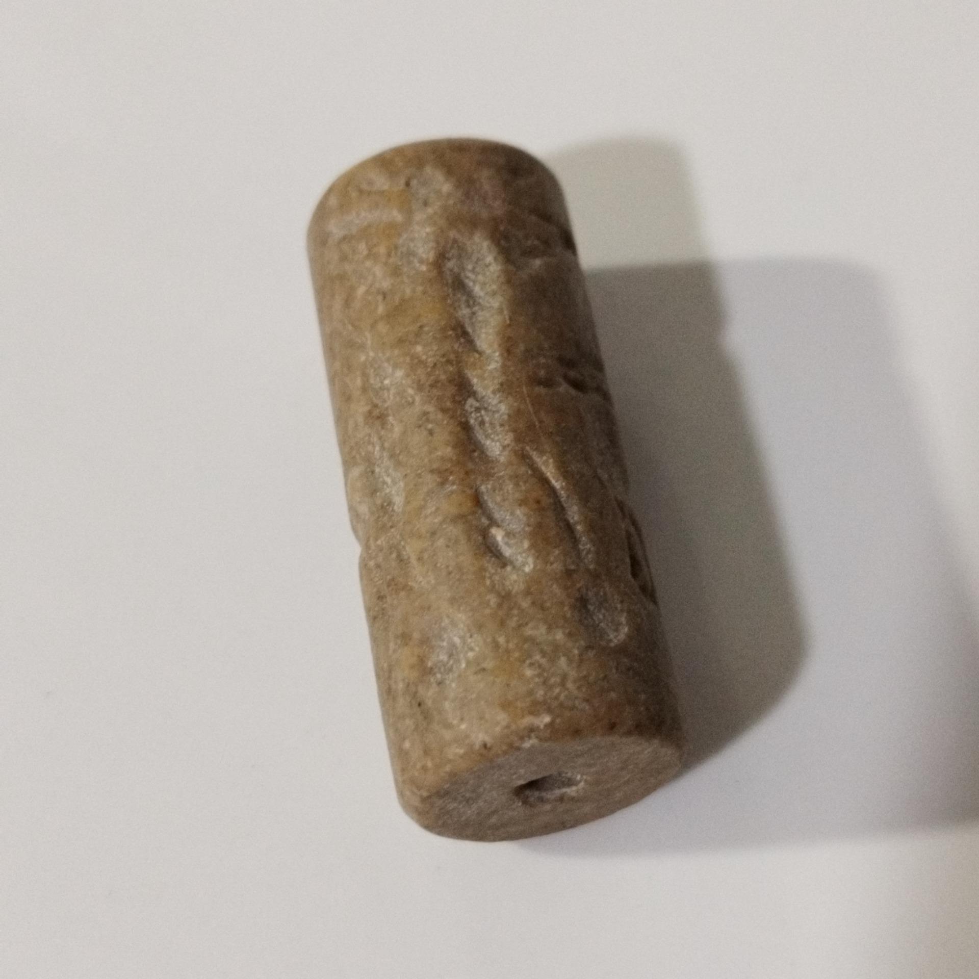 مهر لول سنگی قدیمی نقش دار