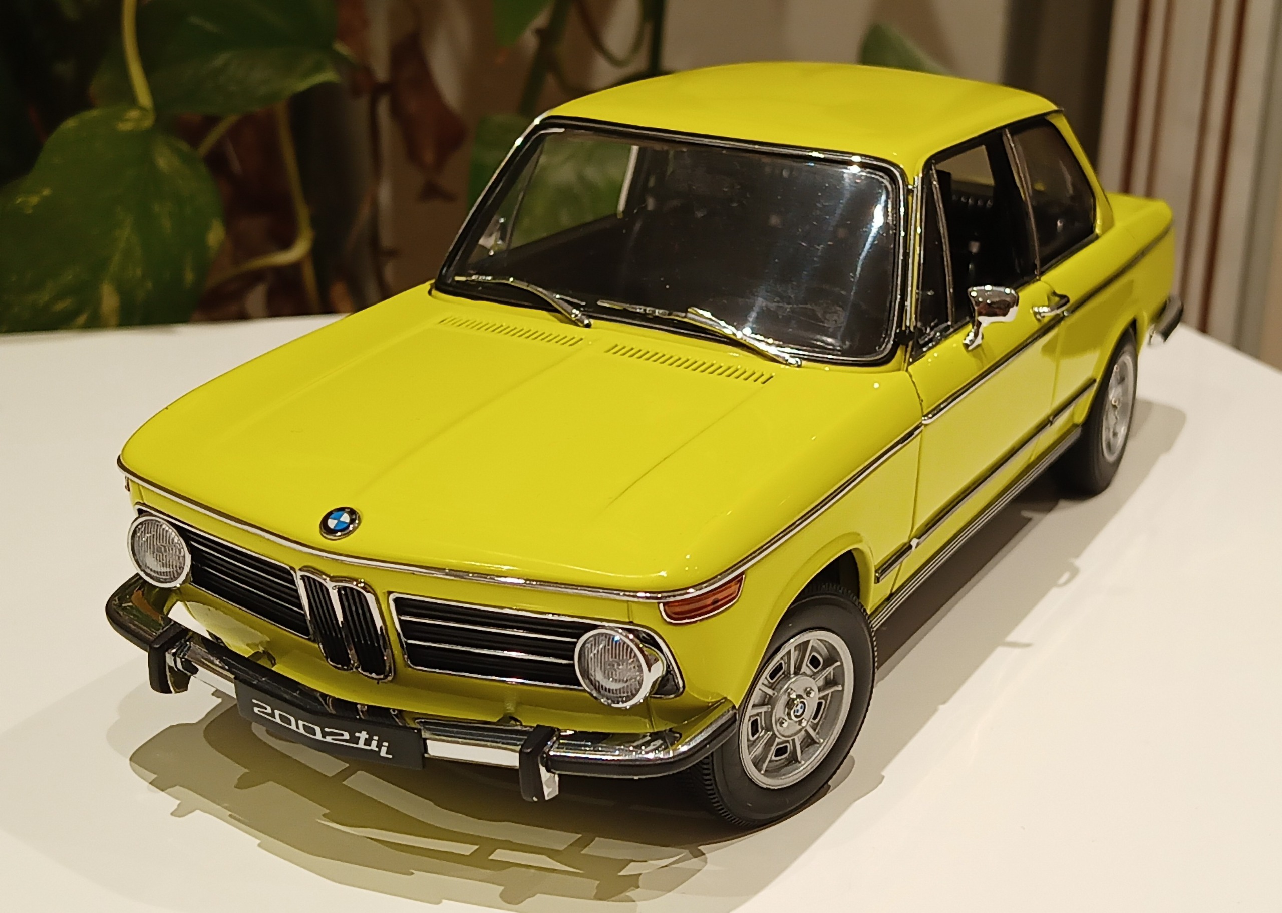 ماکت BMW 2002 اتوآرت