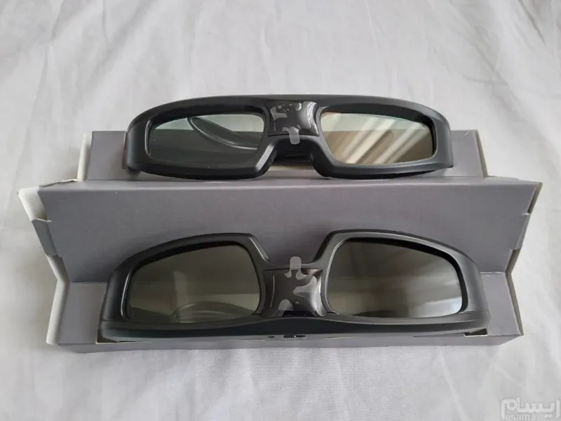 یک جفت عینک سه بعدی شارپ
