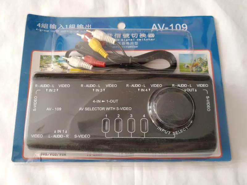 اسپلیتر سوئیچ 4 به 1 RCA سه فیش شاتلدار