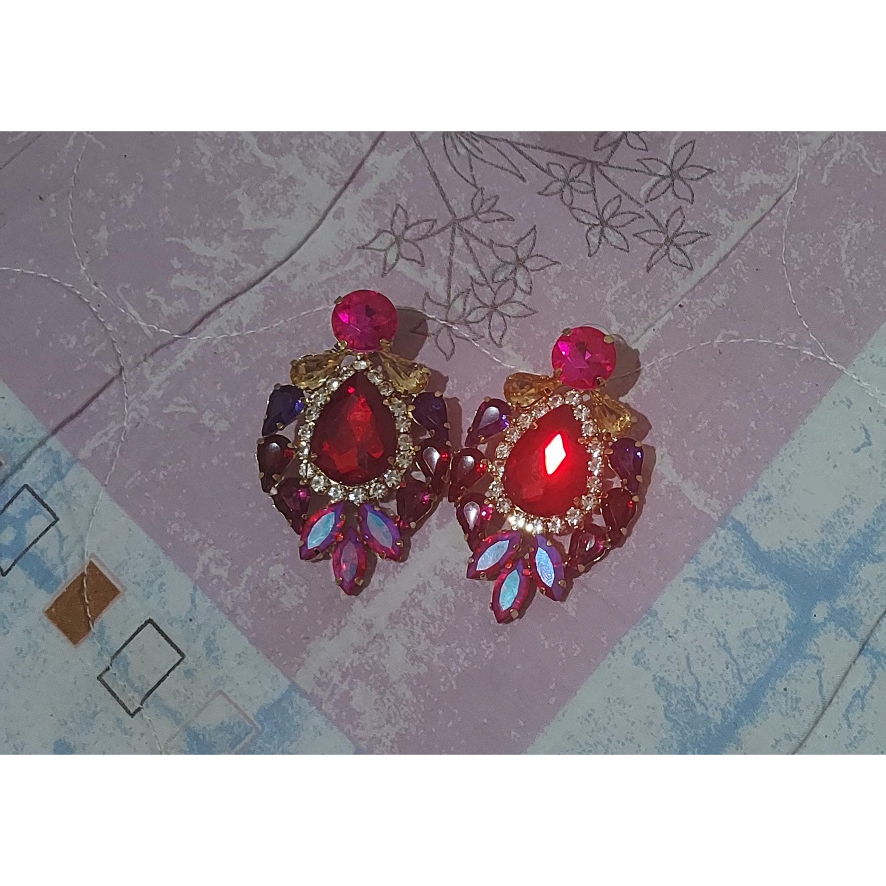 گوشواره نگین دار میخی