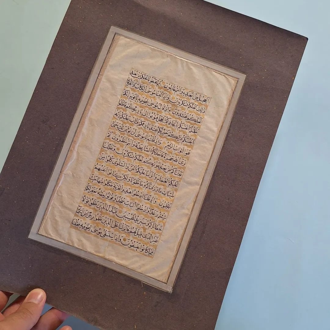 نسخ قدیمی طلاکاری شده