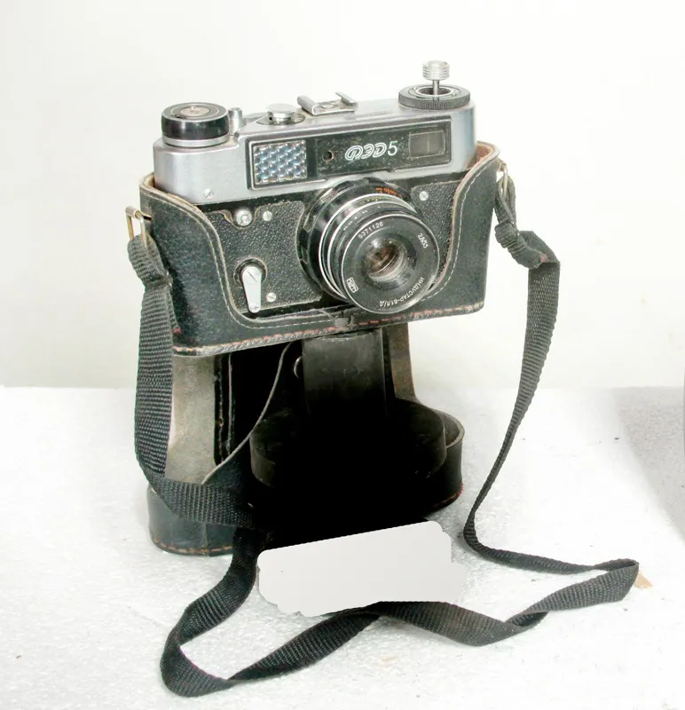 دوربین عکاسی قدیمی کلکسیونی با جلد فابریک