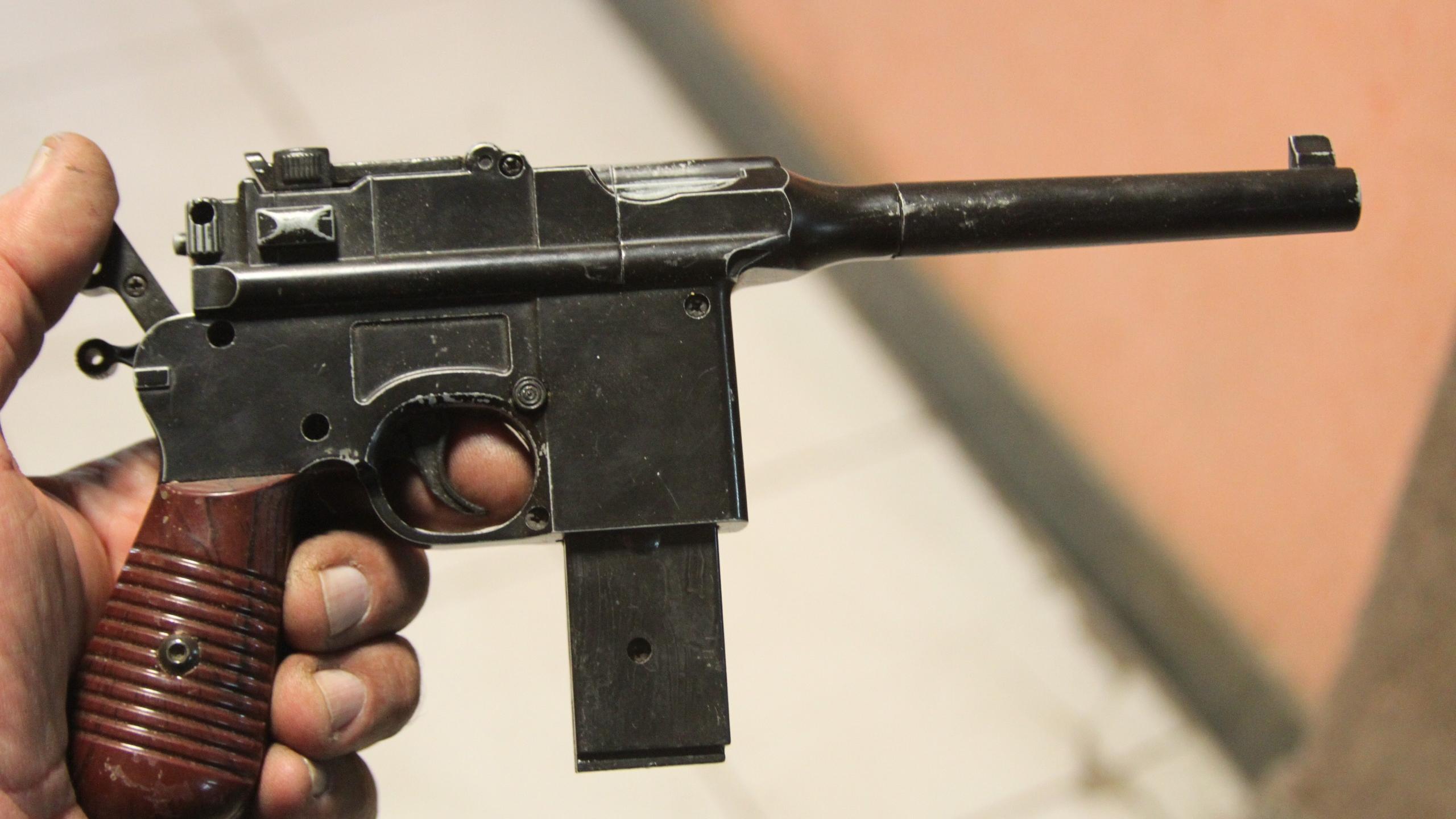 ماکت فلزی کلکسیونی کلت موزر  قدیمی