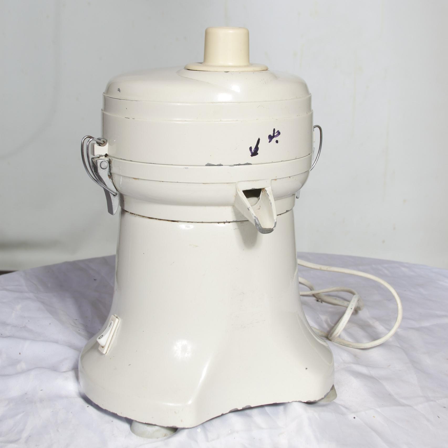 بمیوه گیری تورمیکس قدیمی سالم طبق عکس و توضیحات