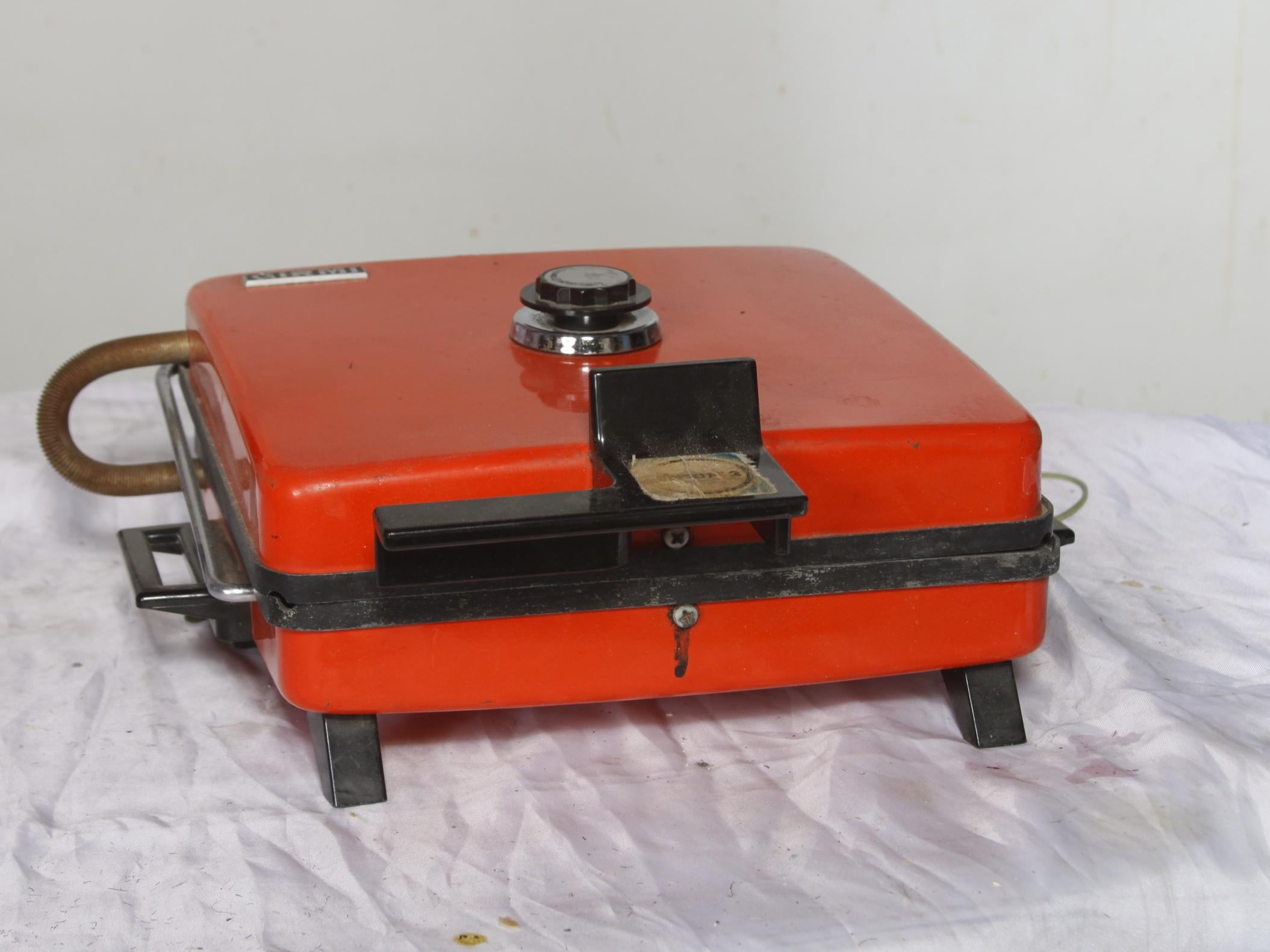 دستگاه ایتالیایی پخت همبرگر{تفلونش پاک شده}