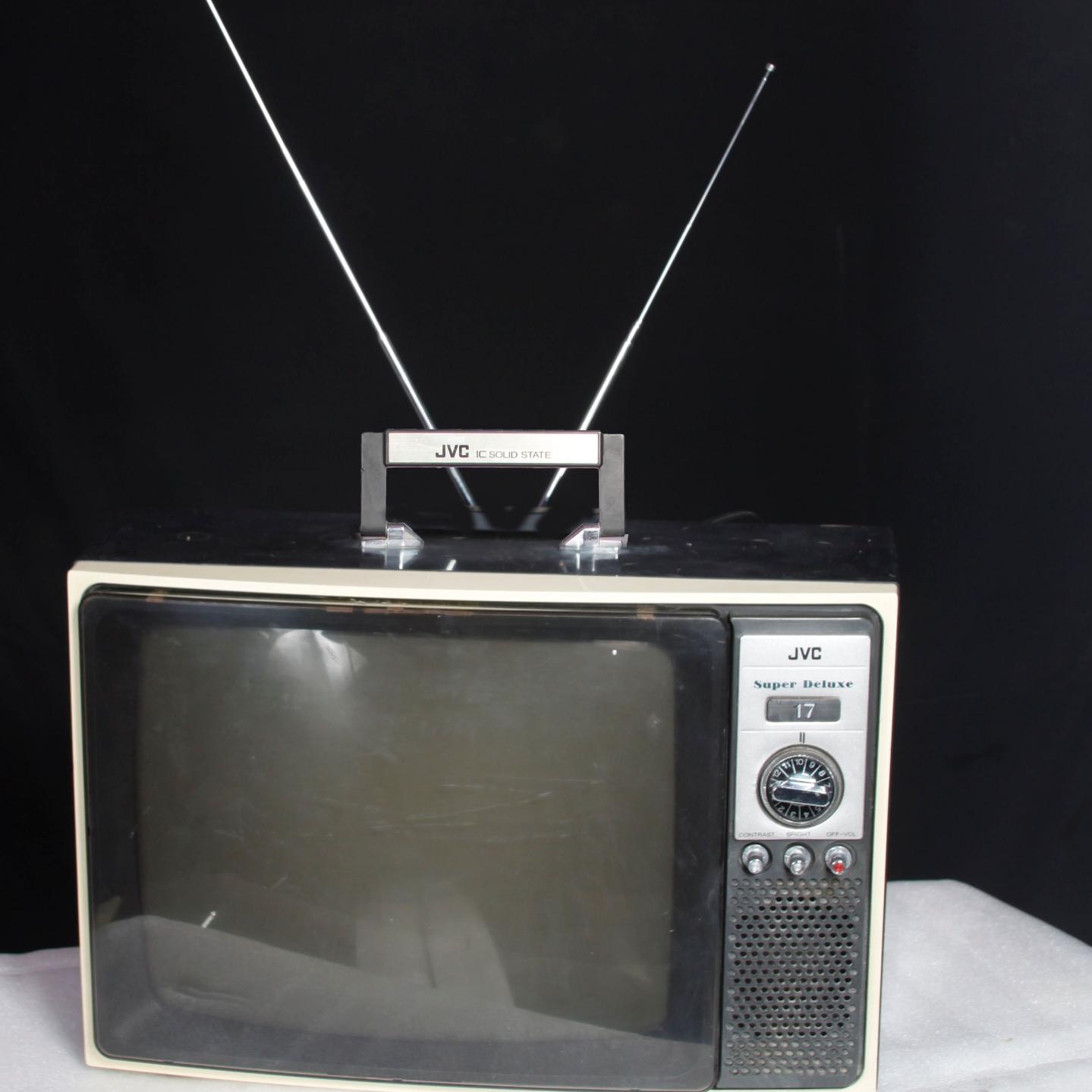 تی وی کم نظیر سیاه سفید ماسکدارJVCژاپنی 17 اینچ