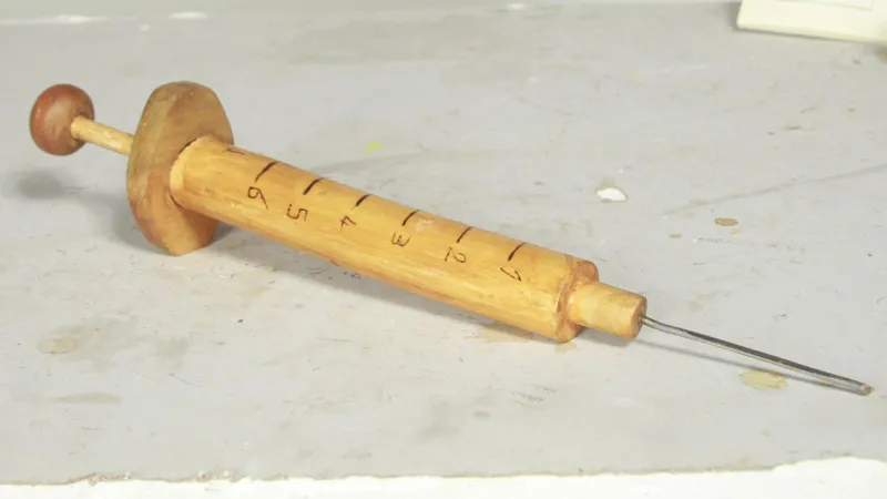 ماکت دست ساز چوبی سرنگ دکوری 32سانت