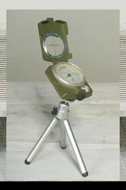 قطب نمای حرفه ای قدیمی سالم و تکمیل