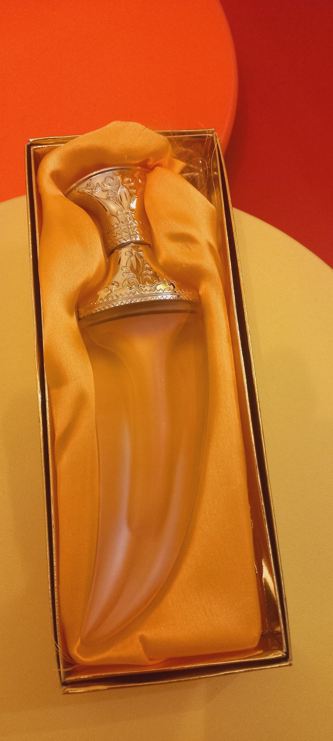 عطر مدل چاقو ادوپرفیوم