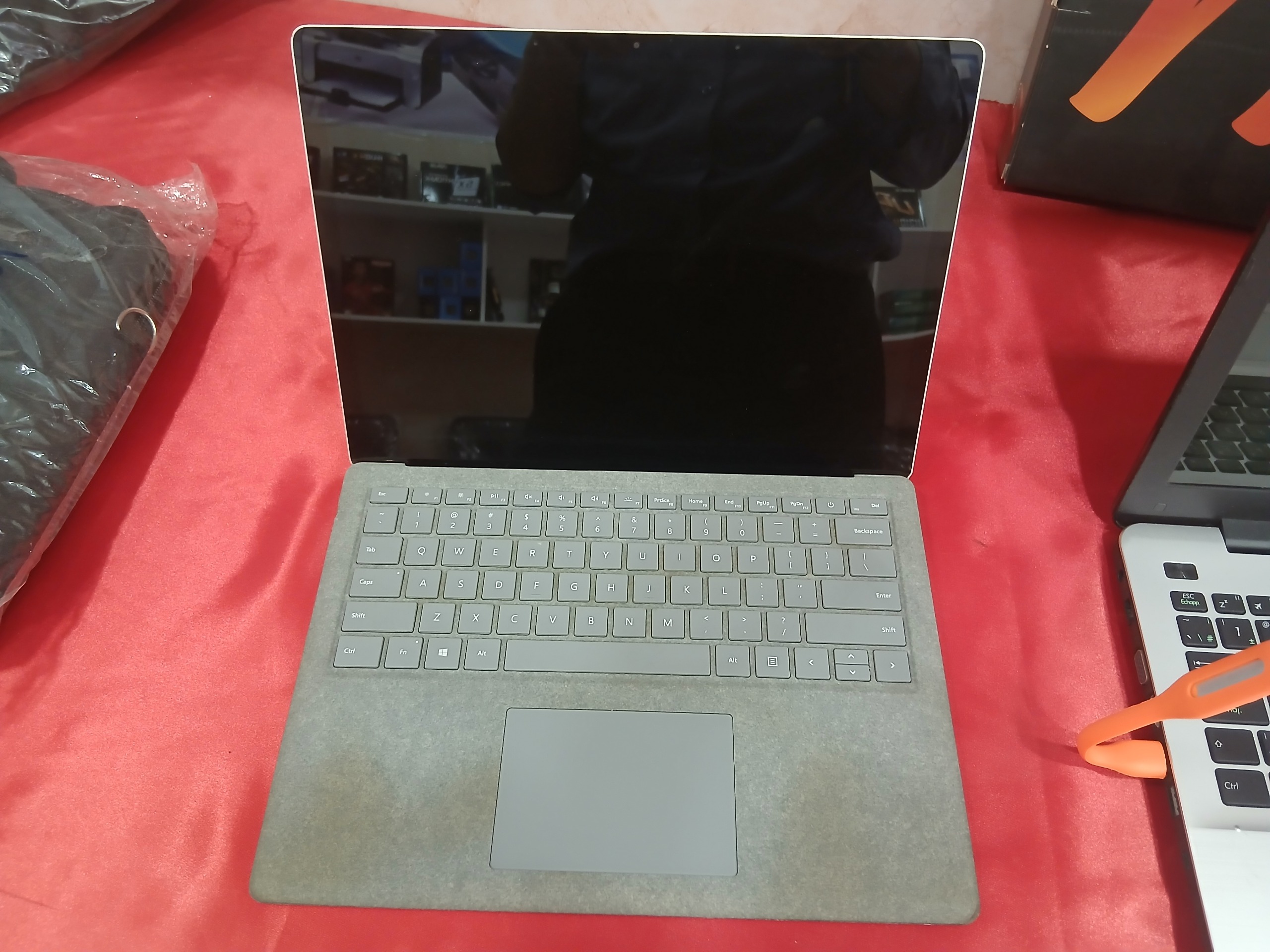 سورفیس i5 8th
