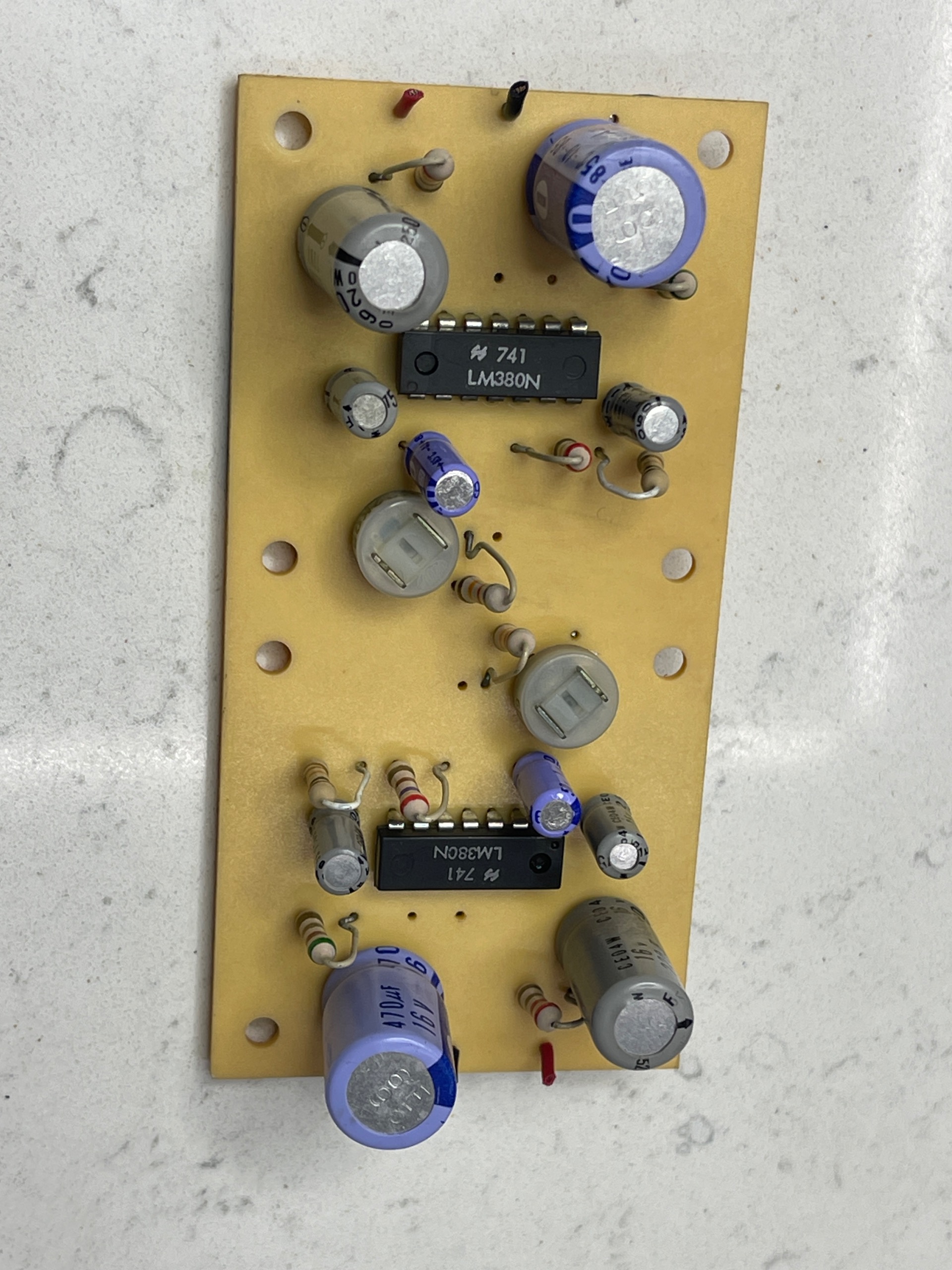 برد الکترونیکی دارای دو ای سی lm380N