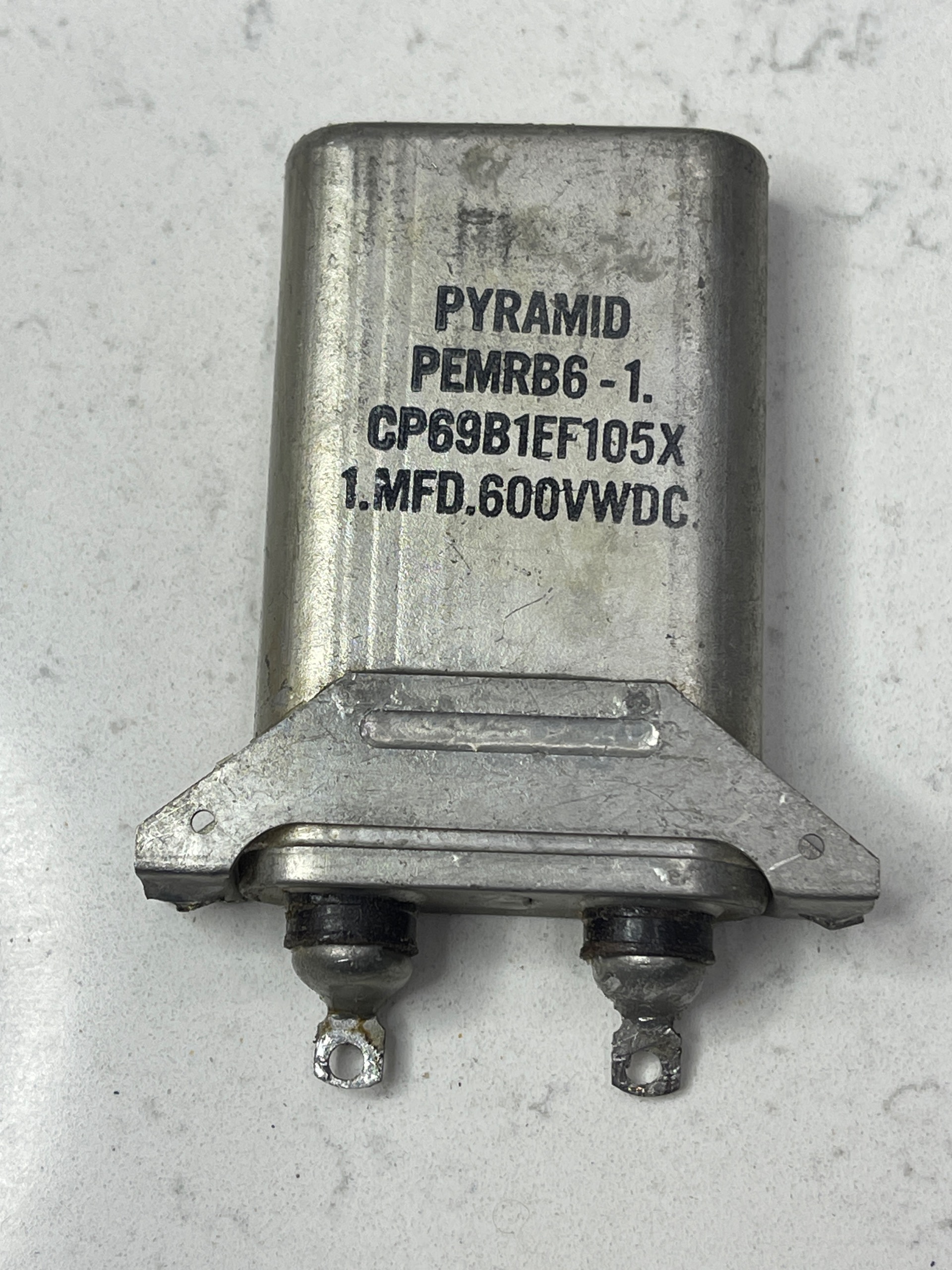 خازن روغنی امریکایی pyramid 1uf 600vdc